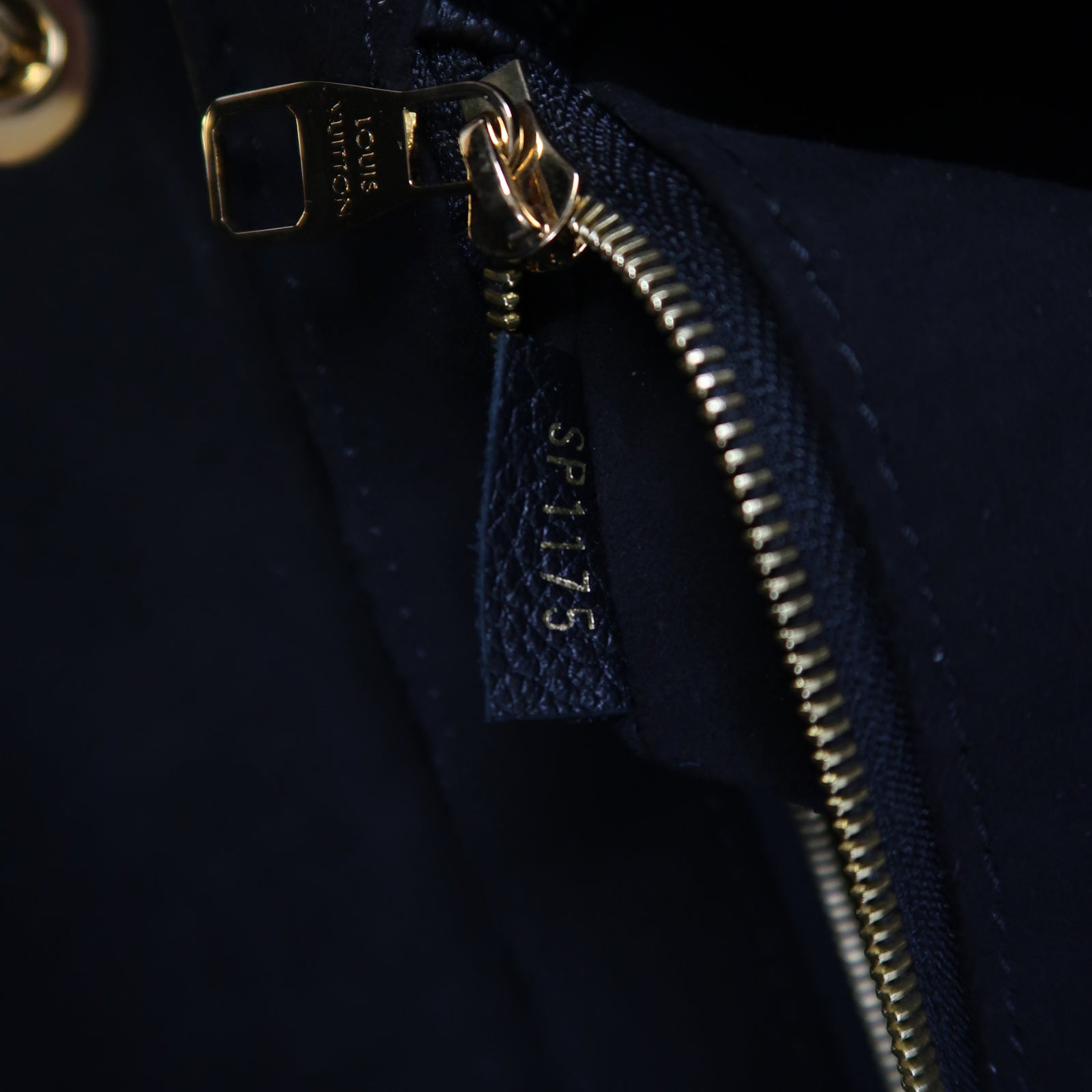 LOUIS VUITTON Monogram Empreinte Saint Germain PM金扣鏈帶肩背袋黒色