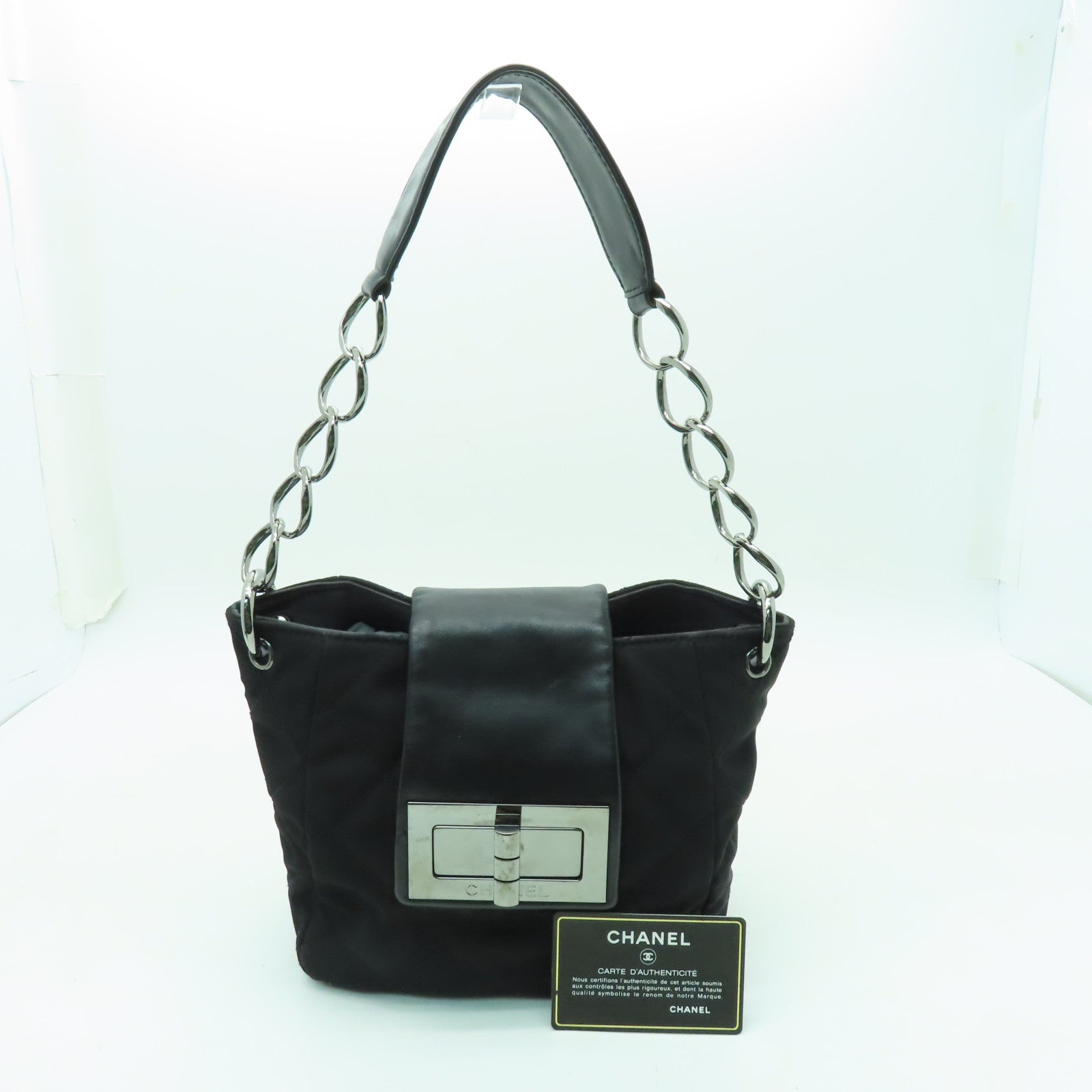 CHANEL 【清倉大減價】尼龍Chain Shoulder Bag銀扣鏈帶肩背袋黑色