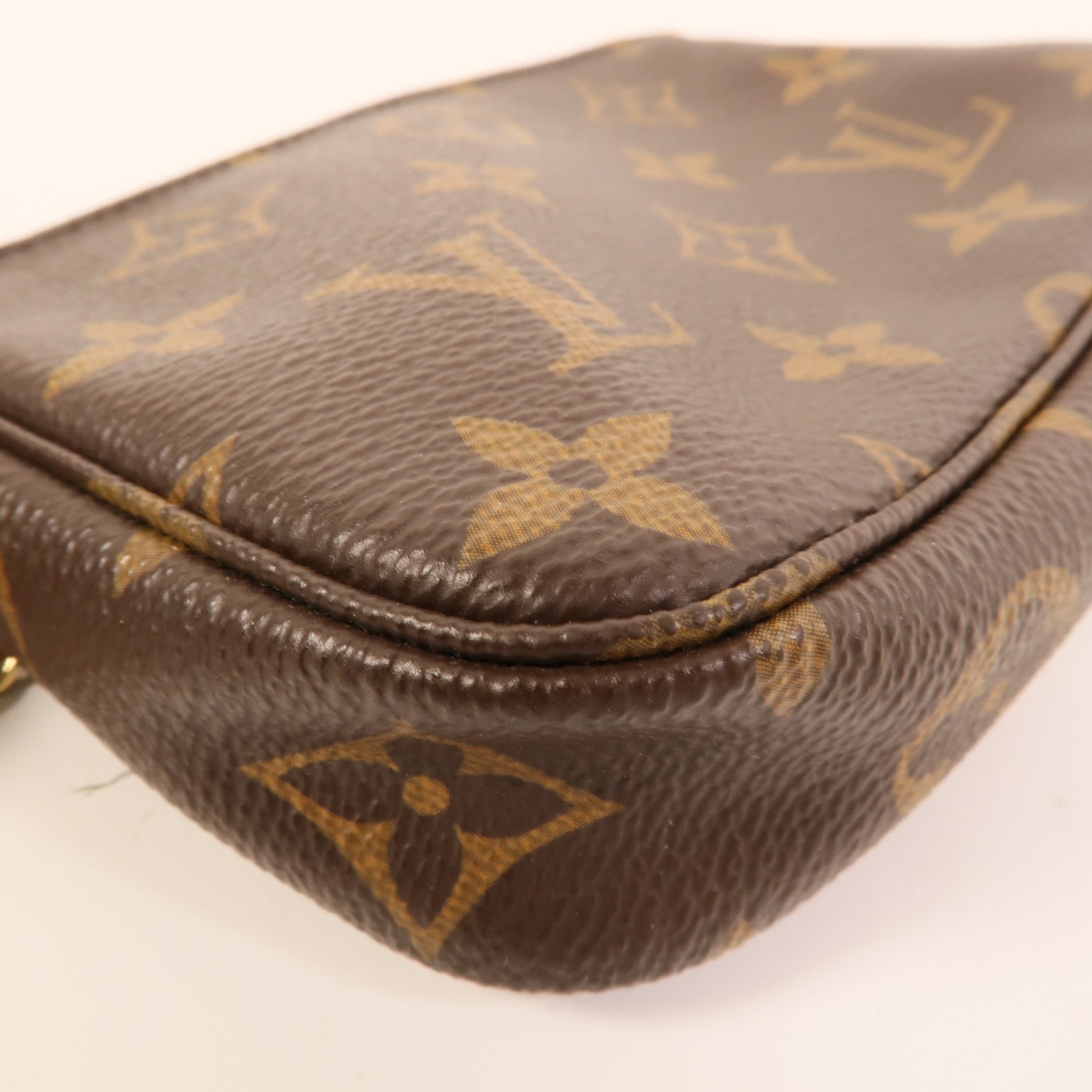 LOUIS VUITTON Monogram Mini Pochette Accessoires金扣手挽袋