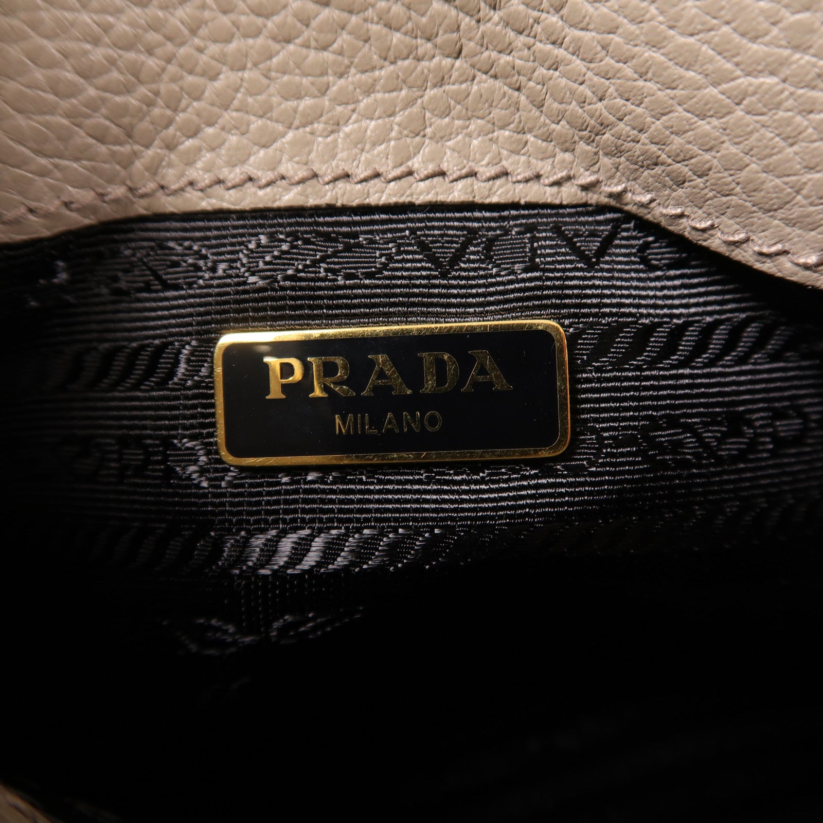 PRADA 牛皮皮革Shoulder Bag金扣肩背袋