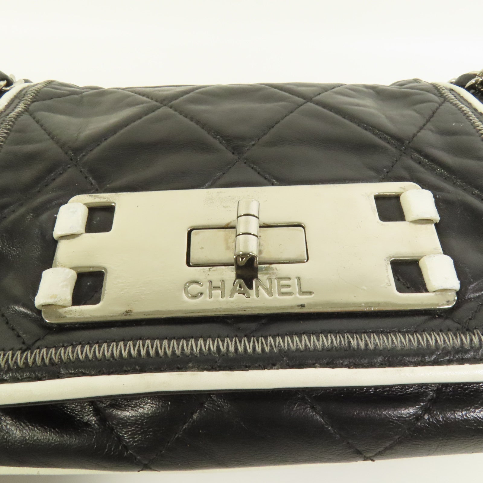 CHANEL 牛皮皮革West Accordion Flap Bag銀扣鏈帶肩背袋