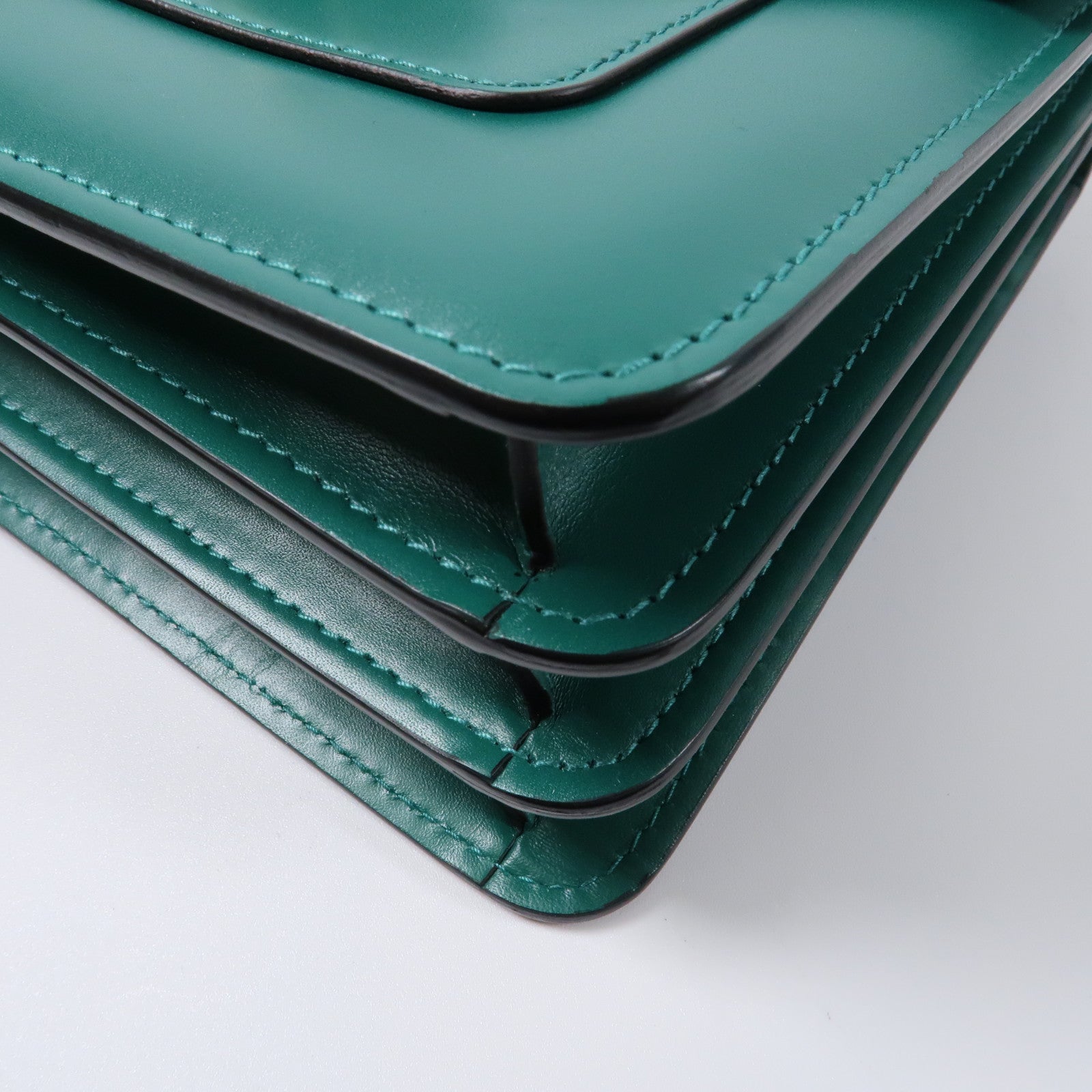 BVLGARI 牛皮皮革Serpenti Forever金扣鏈帶手挽肩背兩用袋