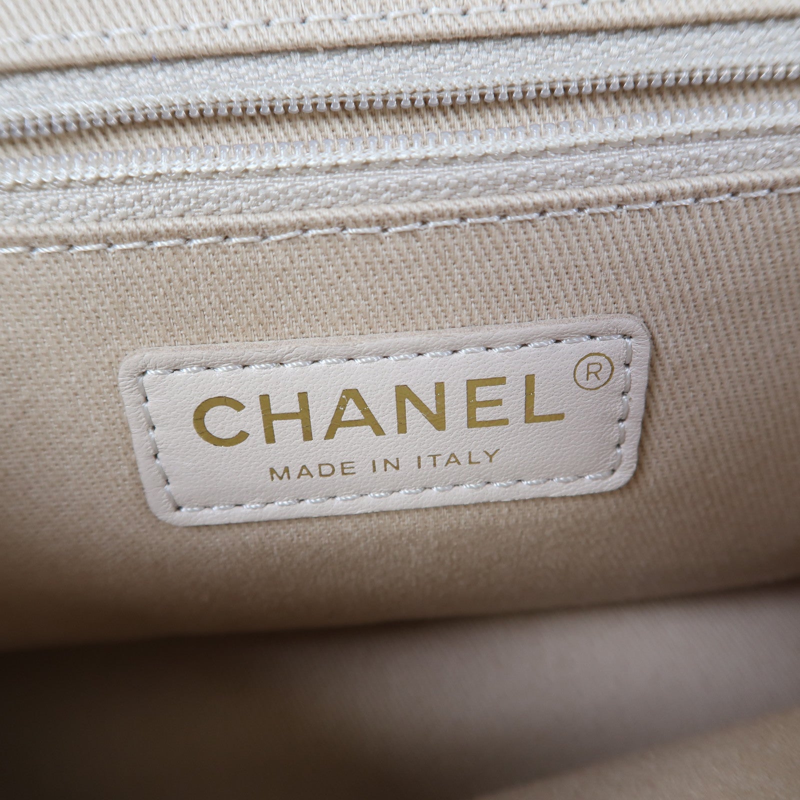 CHANEL 菱格Caviar皮革Shoulder Bag金扣鏈帶肩背袋米色