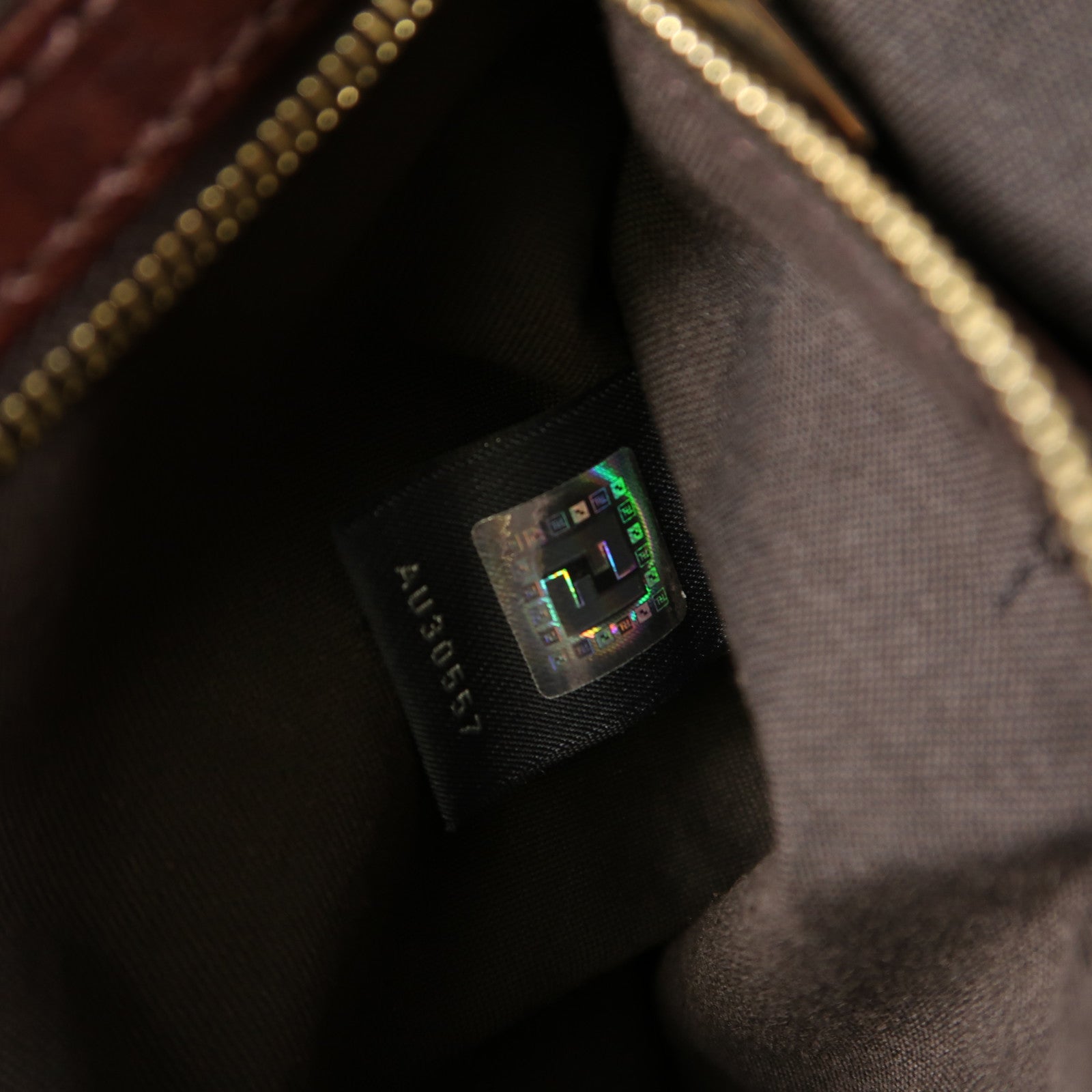 FENDI 帆布Shoulder Bag金扣肩背袋