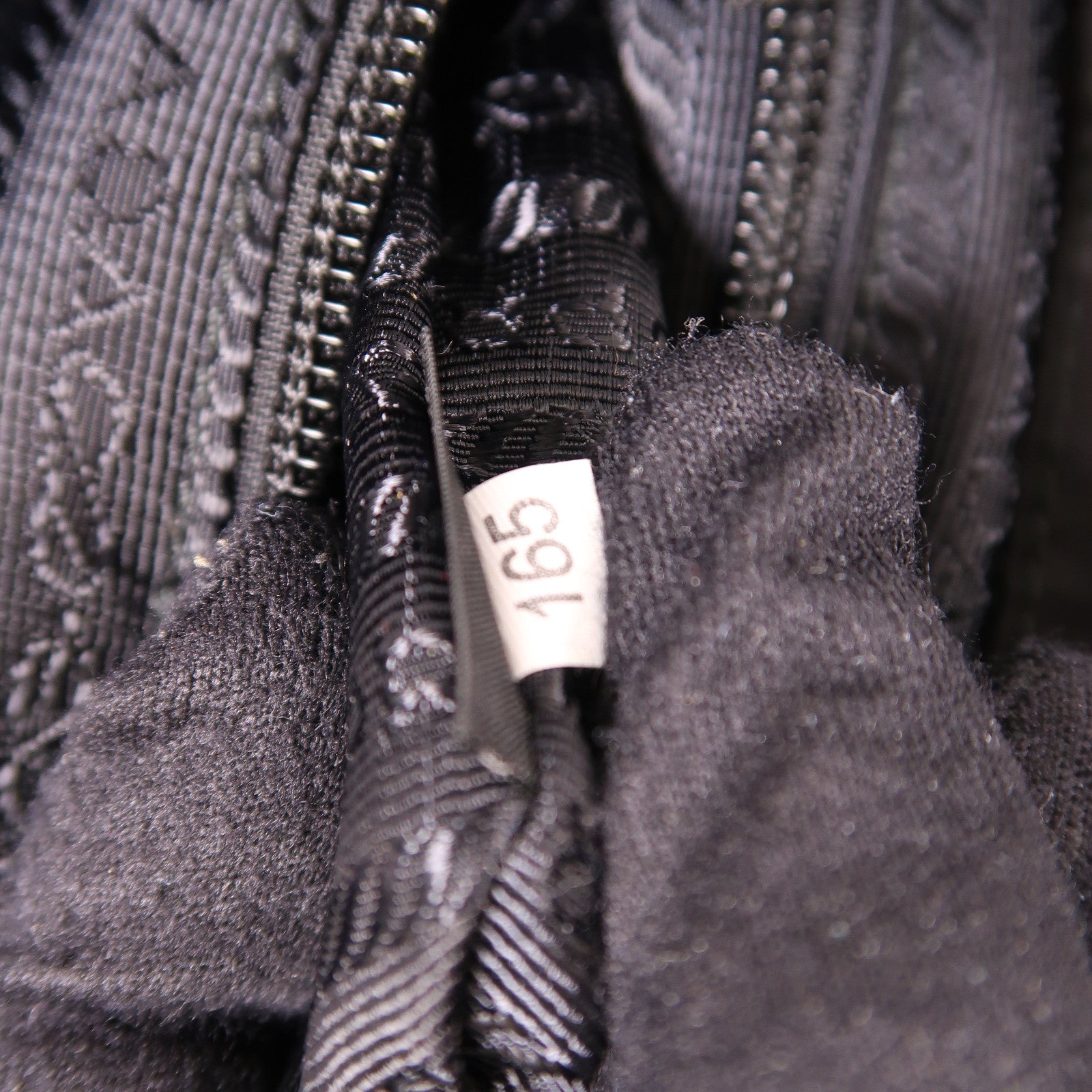 PRADA 尼龍Rucksack銀扣背包黑色