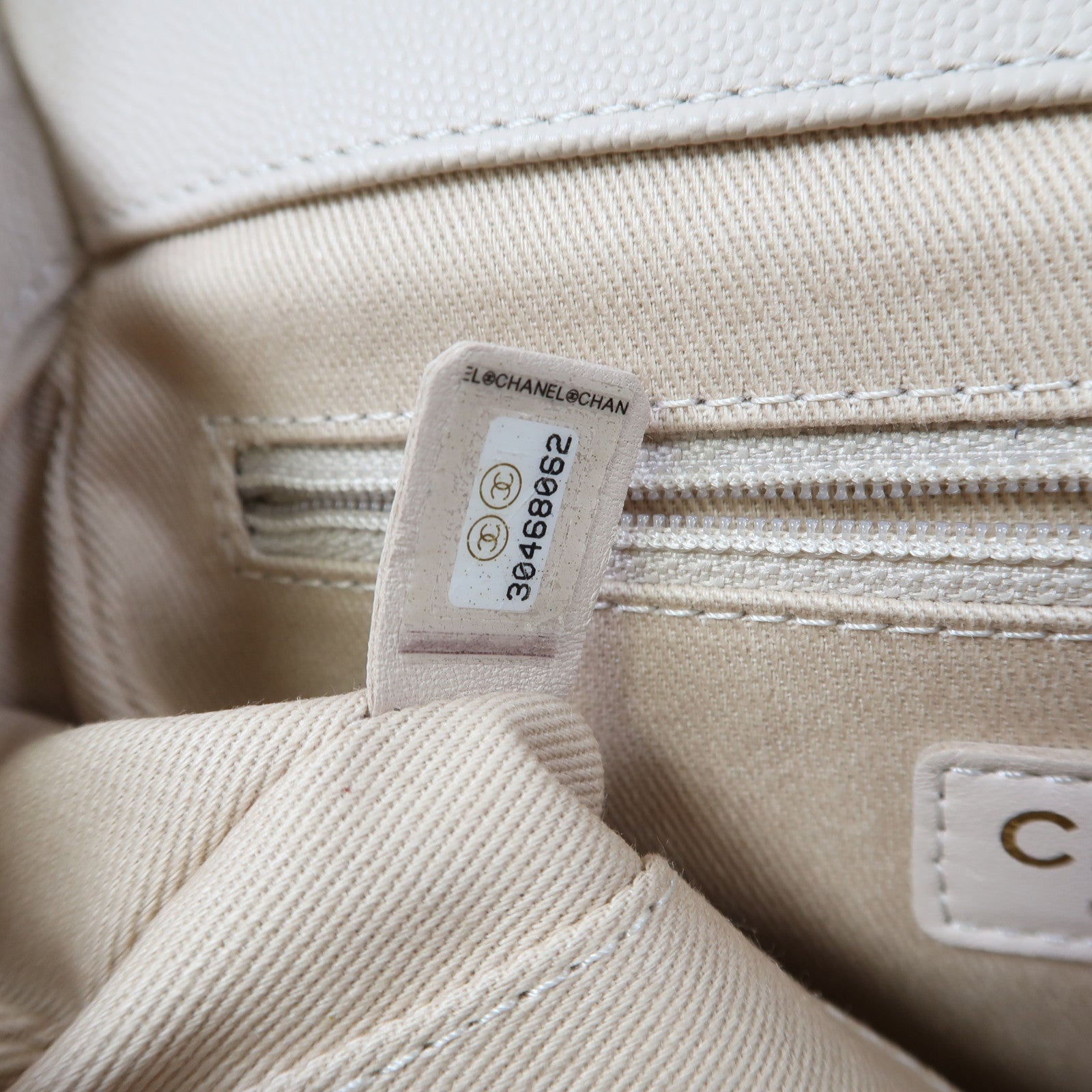 CHANEL 菱格Caviar皮革Shoulder Bag金扣鏈帶肩背袋米色
