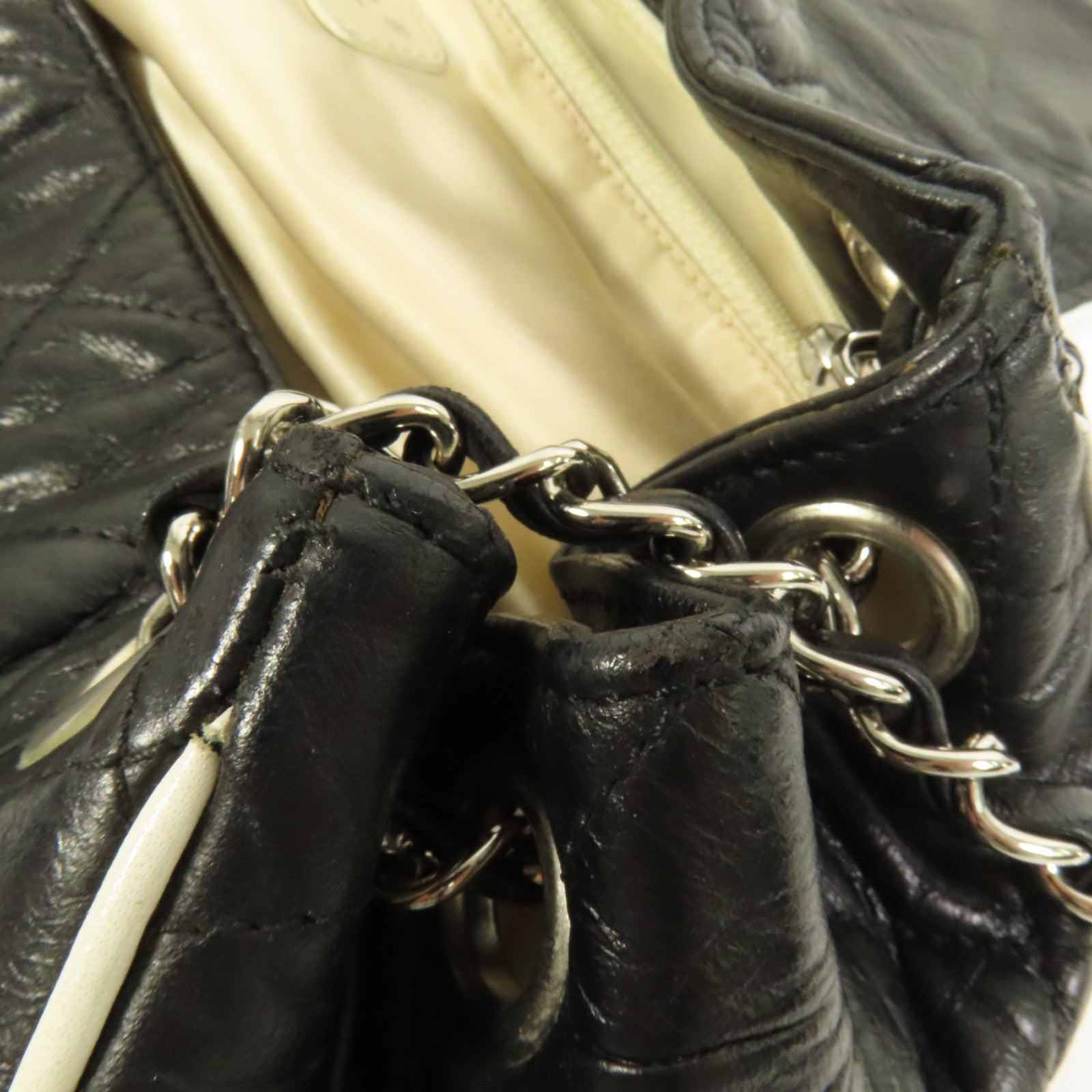 CHANEL 牛皮皮革West Accordion Flap Bag銀扣鏈帶肩背袋