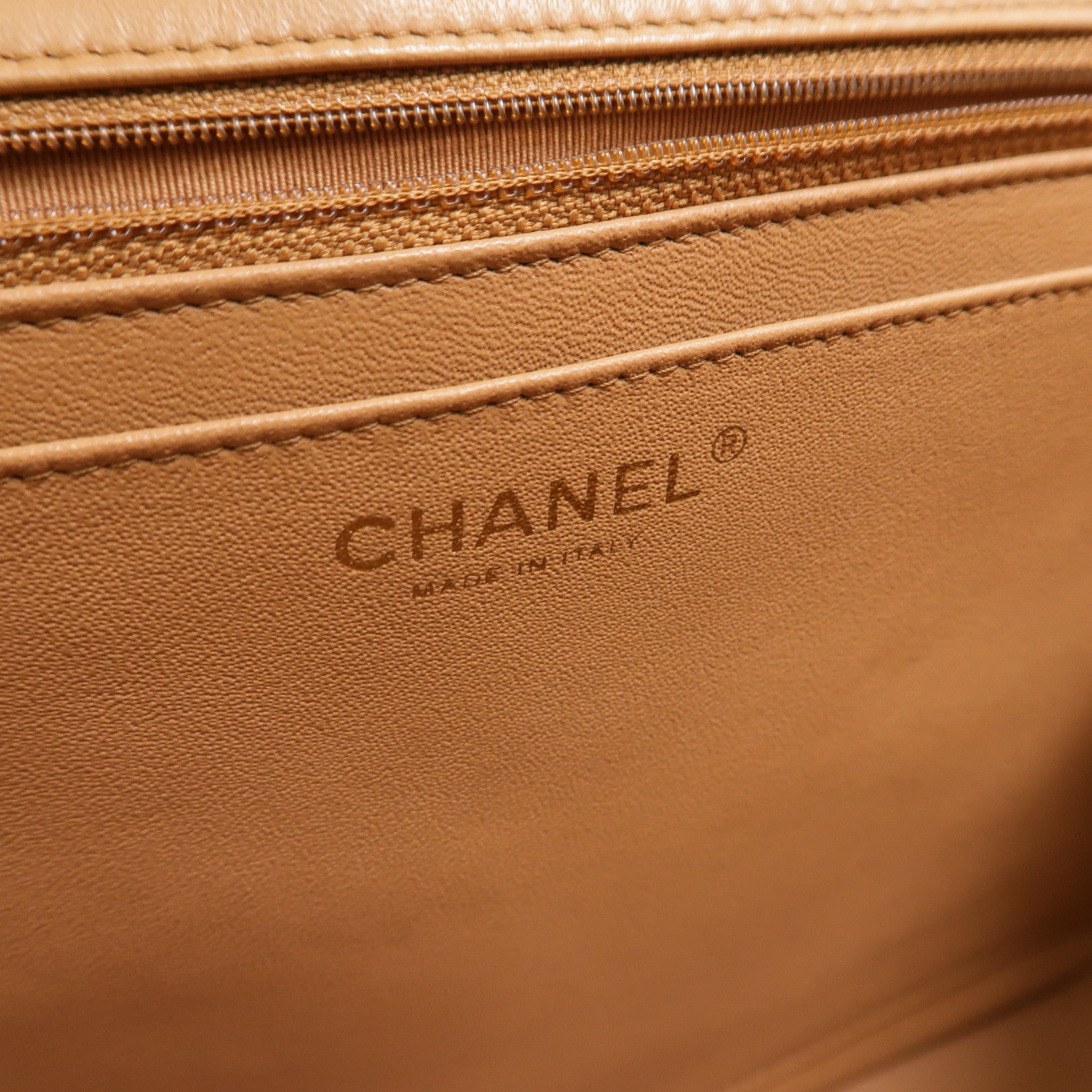 CHANEL 羊皮皮革Classic Jumbo鏈帶肩背袋