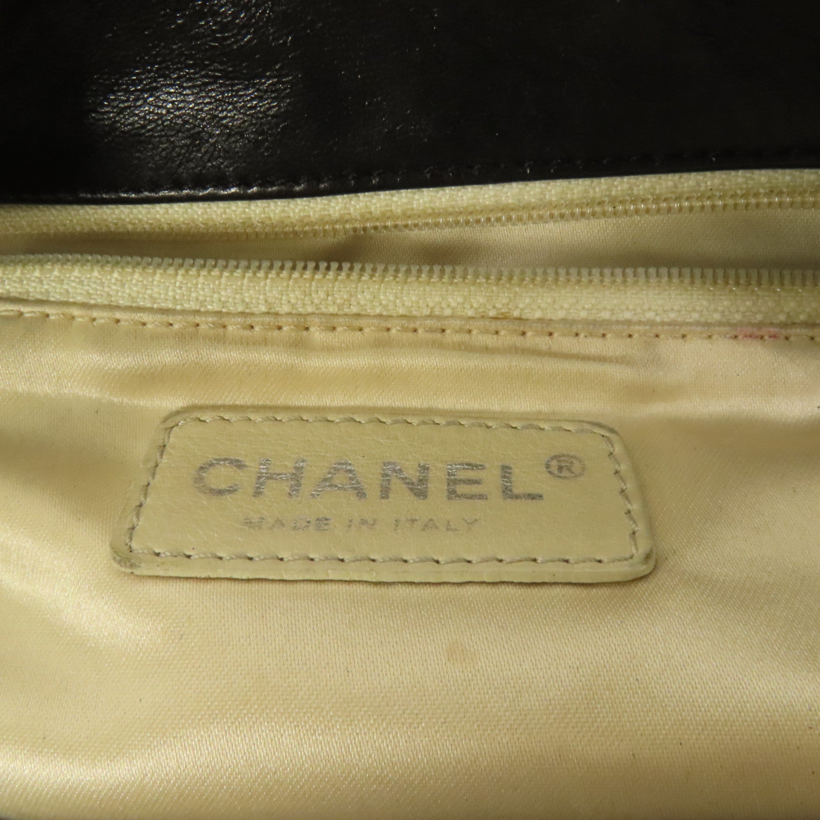 CHANEL 牛皮皮革West Accordion Flap Bag銀扣鏈帶肩背袋