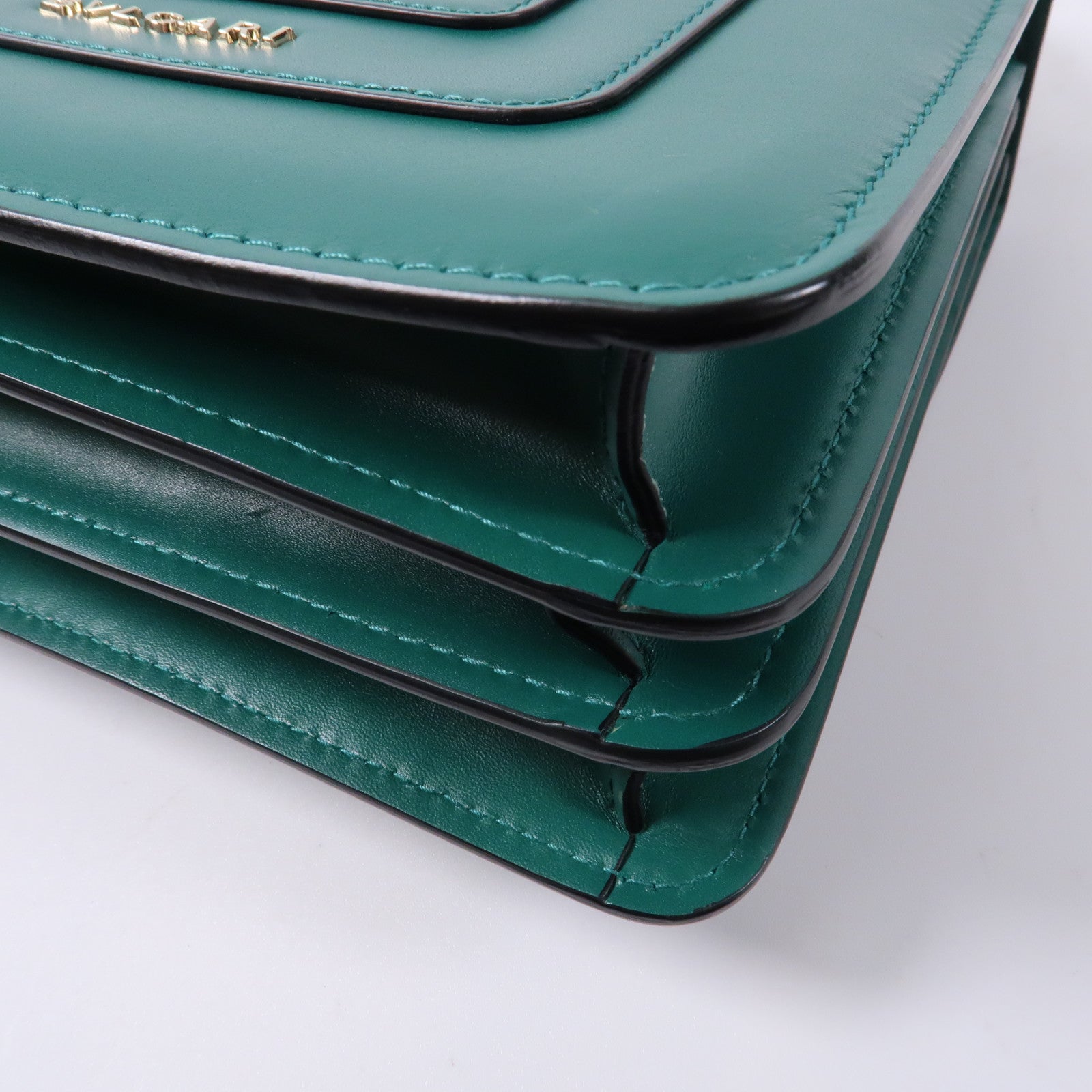 BVLGARI 牛皮皮革Serpenti Forever金扣鏈帶手挽肩背兩用袋