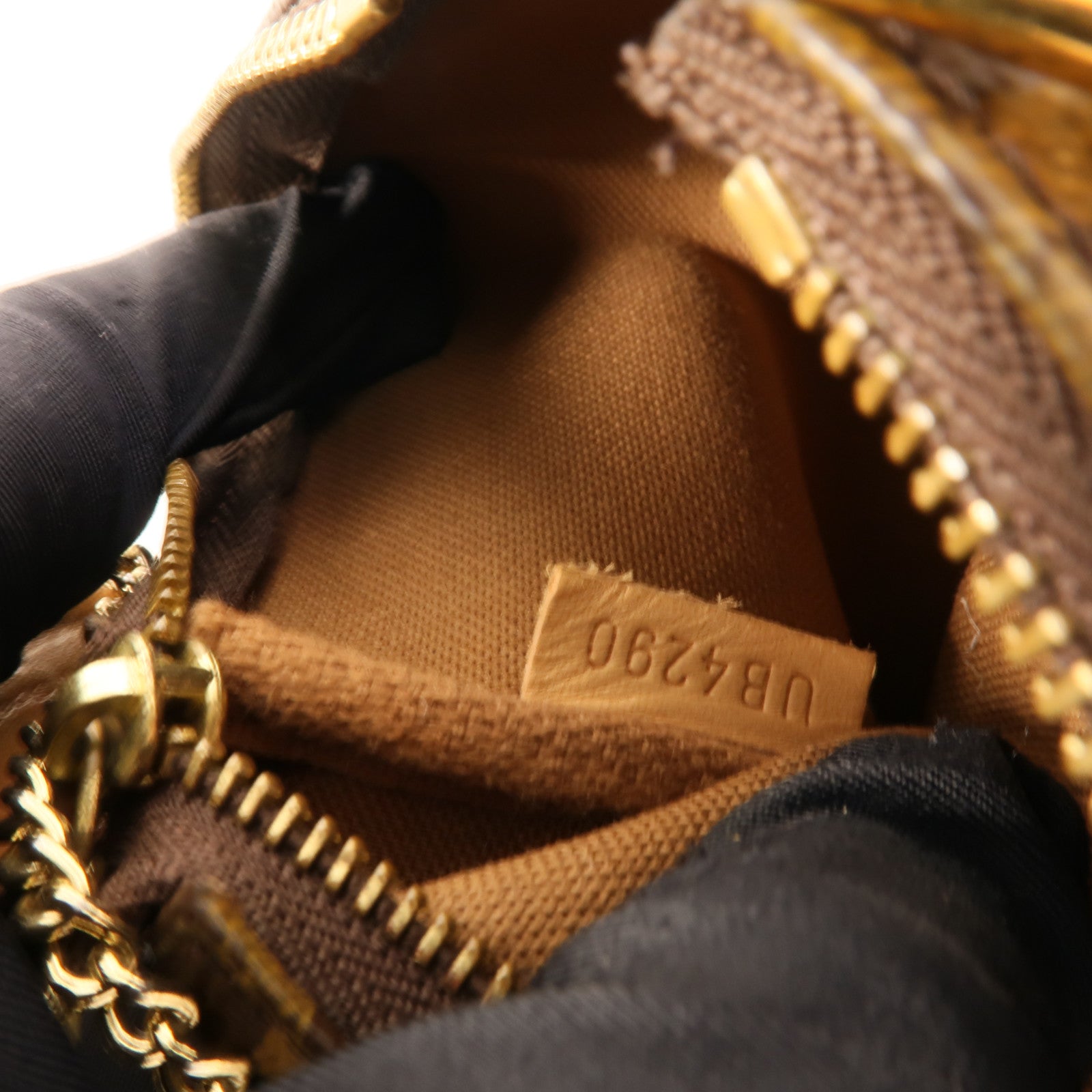 LOUIS VUITTON Monogram Mini Pochette Accessoires金扣手挽袋
