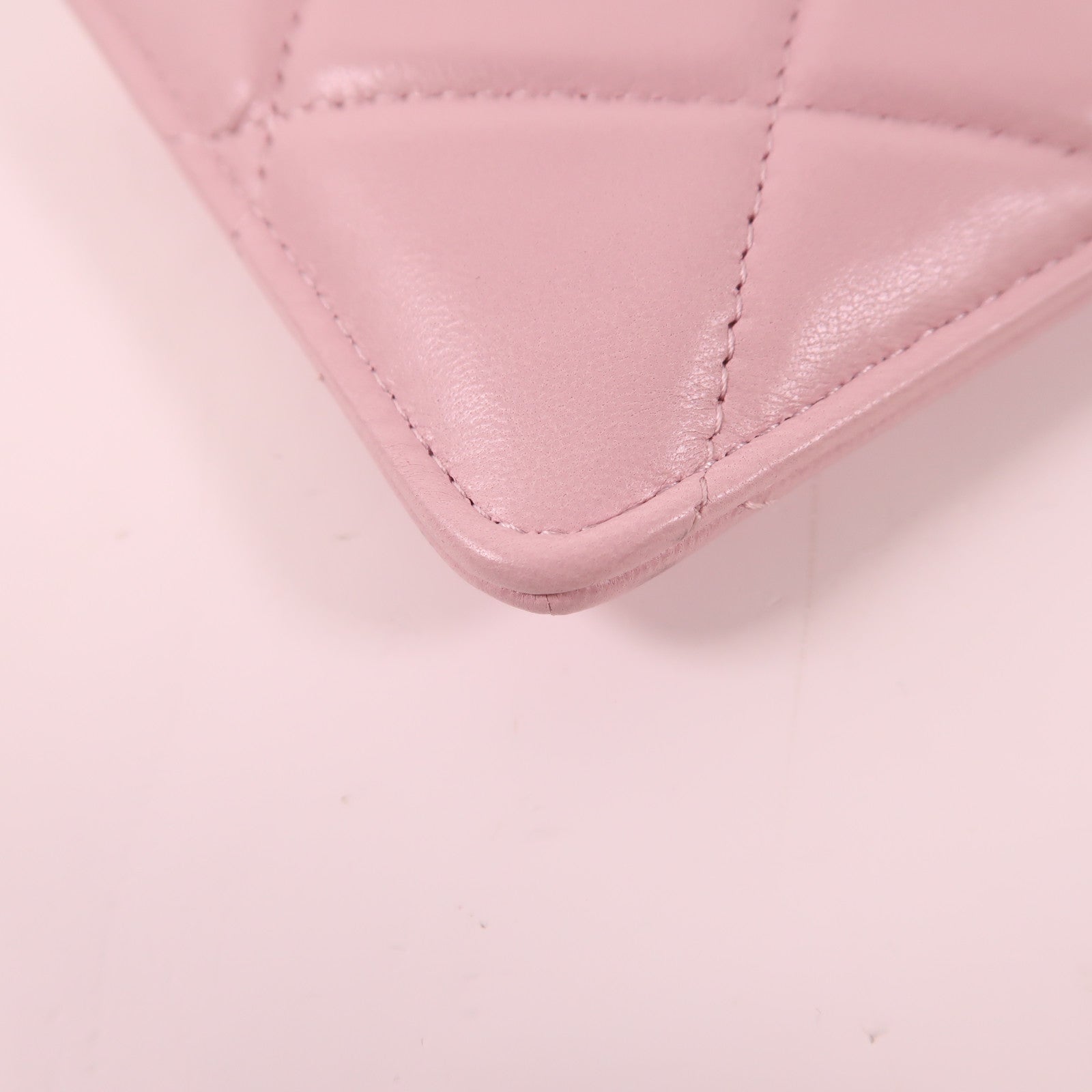 CHANEL 羊皮皮革C19 Phone And Card Case金扣手拿包