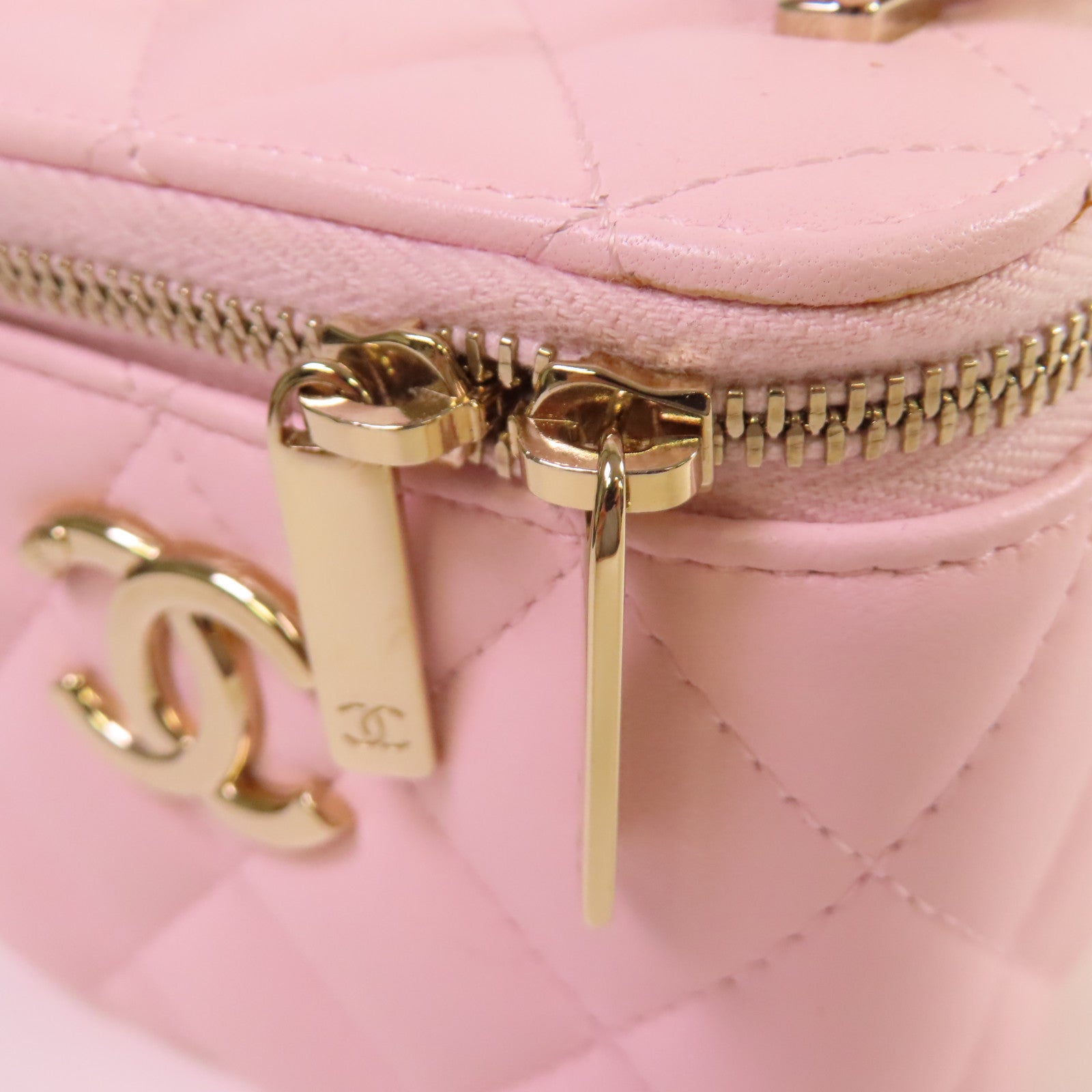 CHANEL 菱格羊皮皮革Mini Vanity Case金扣鏈帶肩背袋粉紅色