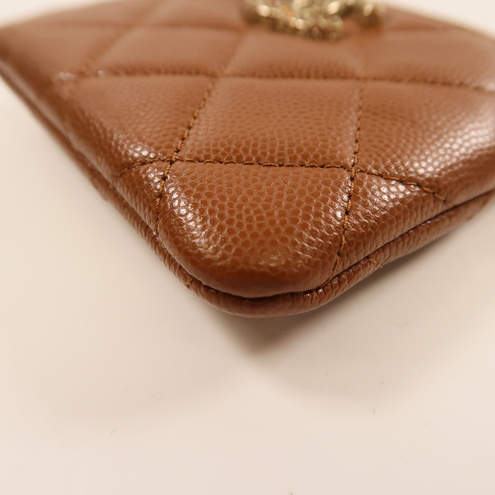 CHANEL 牛皮皮革C19 Wallet金扣錢包啡色