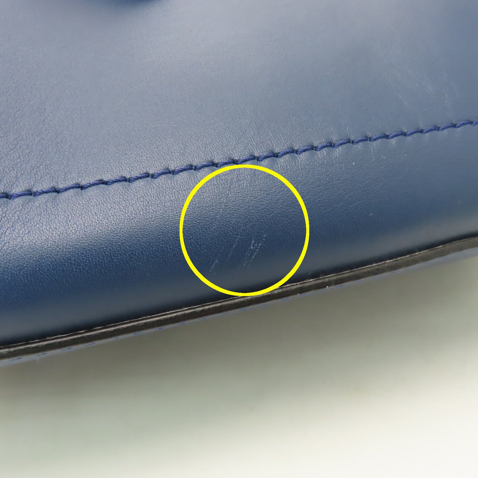 CELINE 【清倉大減價】牛皮皮革Micro Luggage金扣手挽袋藍色/黑色