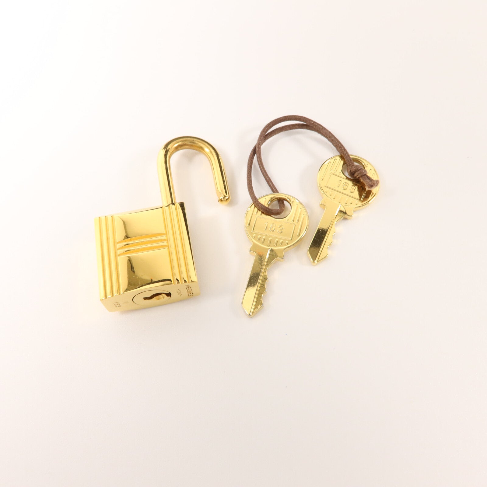 HERMES Clemence皮革Picotin MM扣手挽袋Noir