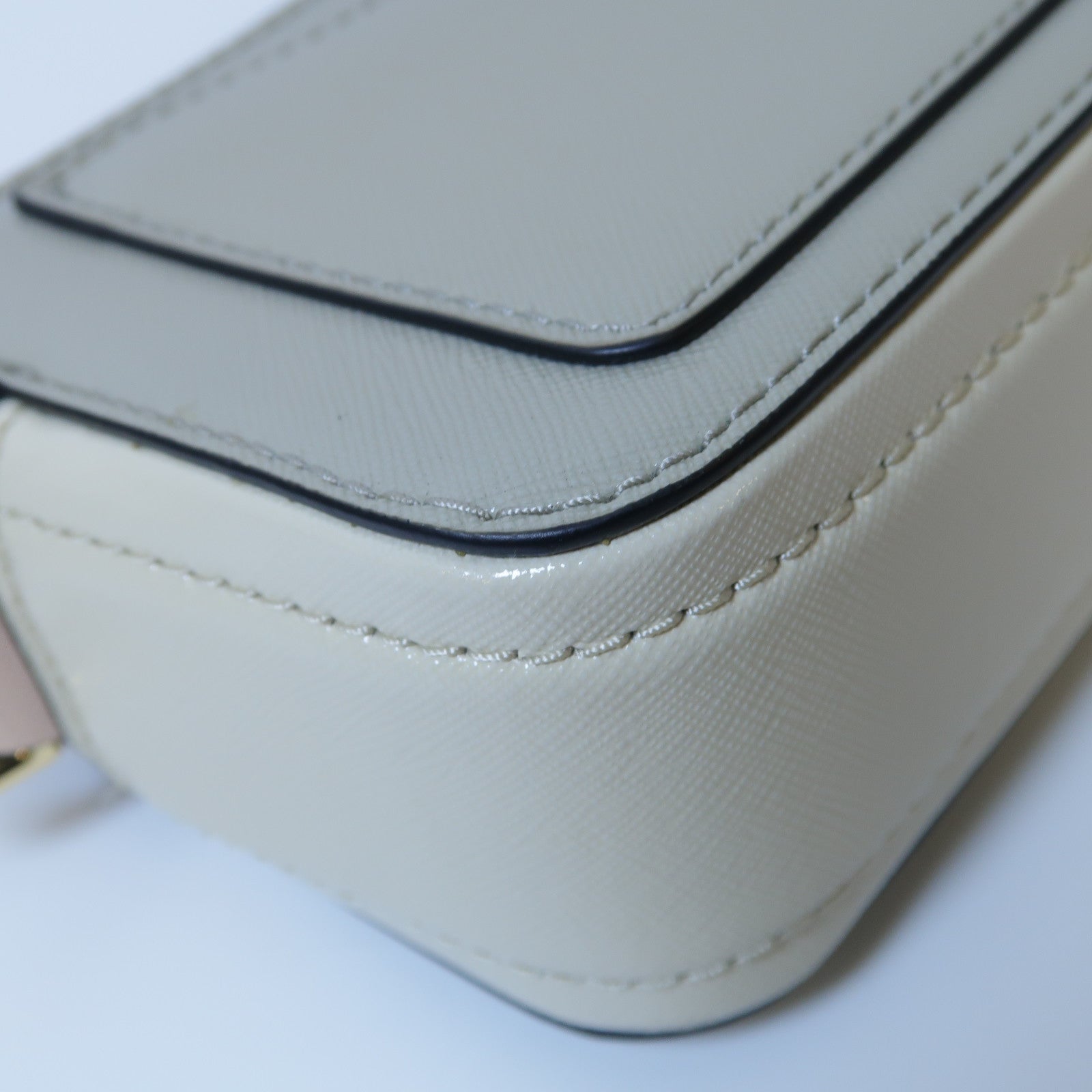 MARC JACOBS 牛皮皮革Camera Bag金扣肩背袋米色