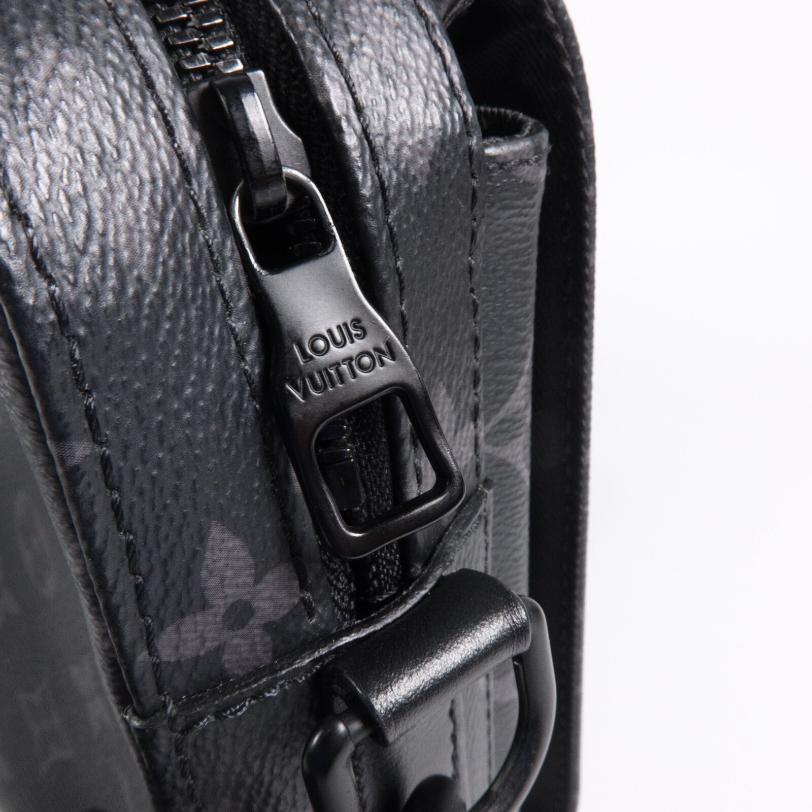 LOUIS VUITTON Monogram Eclipse Steamer肩背袋