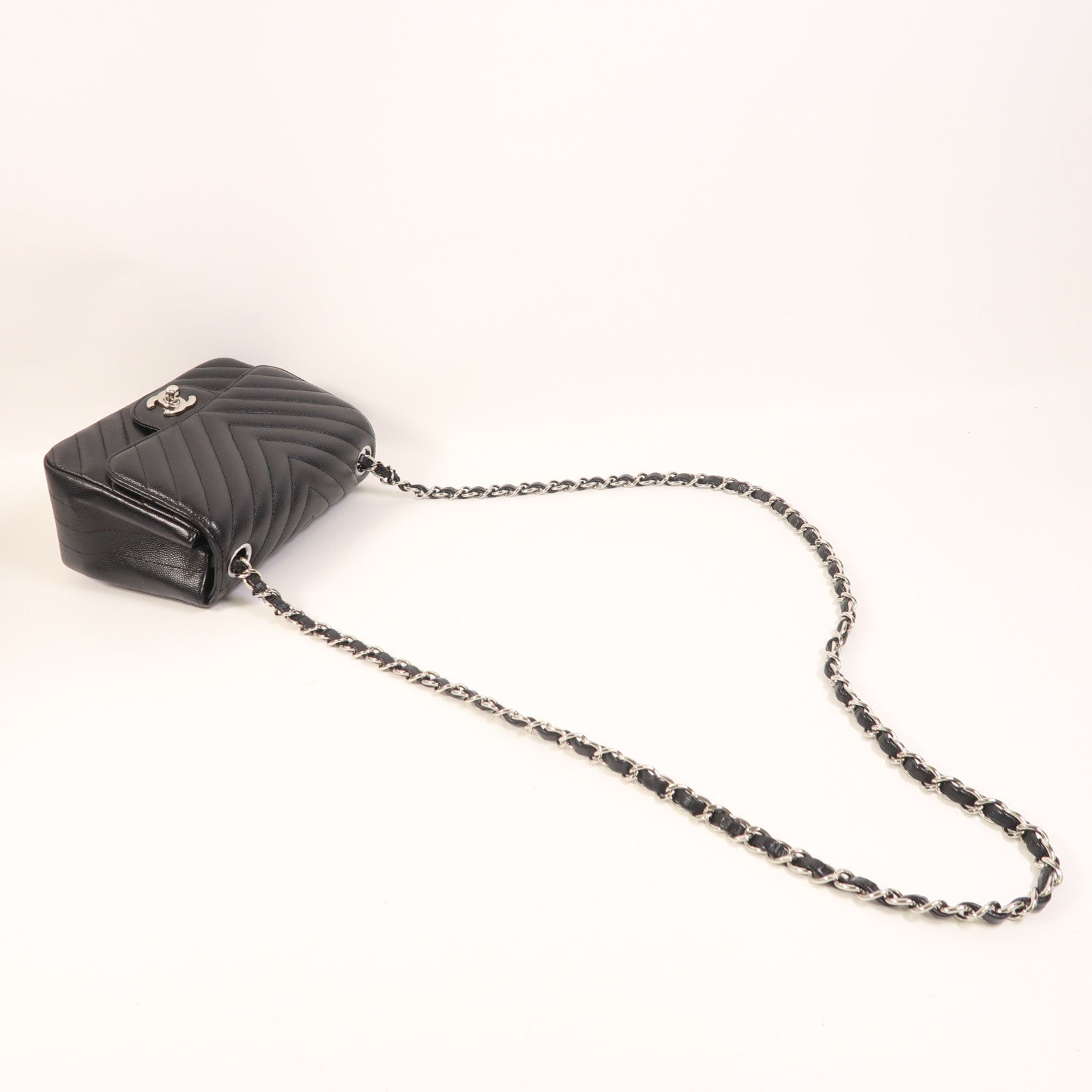CHANEL 牛皮皮革Mini Classic 17銀扣鏈帶肩背袋