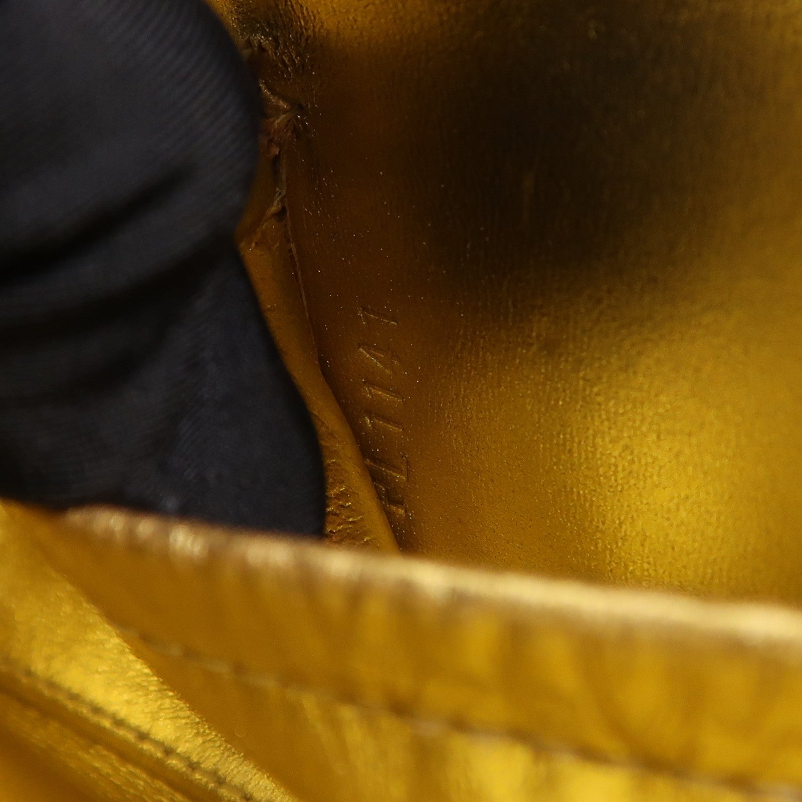LOUIS VUITTON 【激減優惠】牛皮皮革Chain Shoulder金扣鏈帶肩背袋