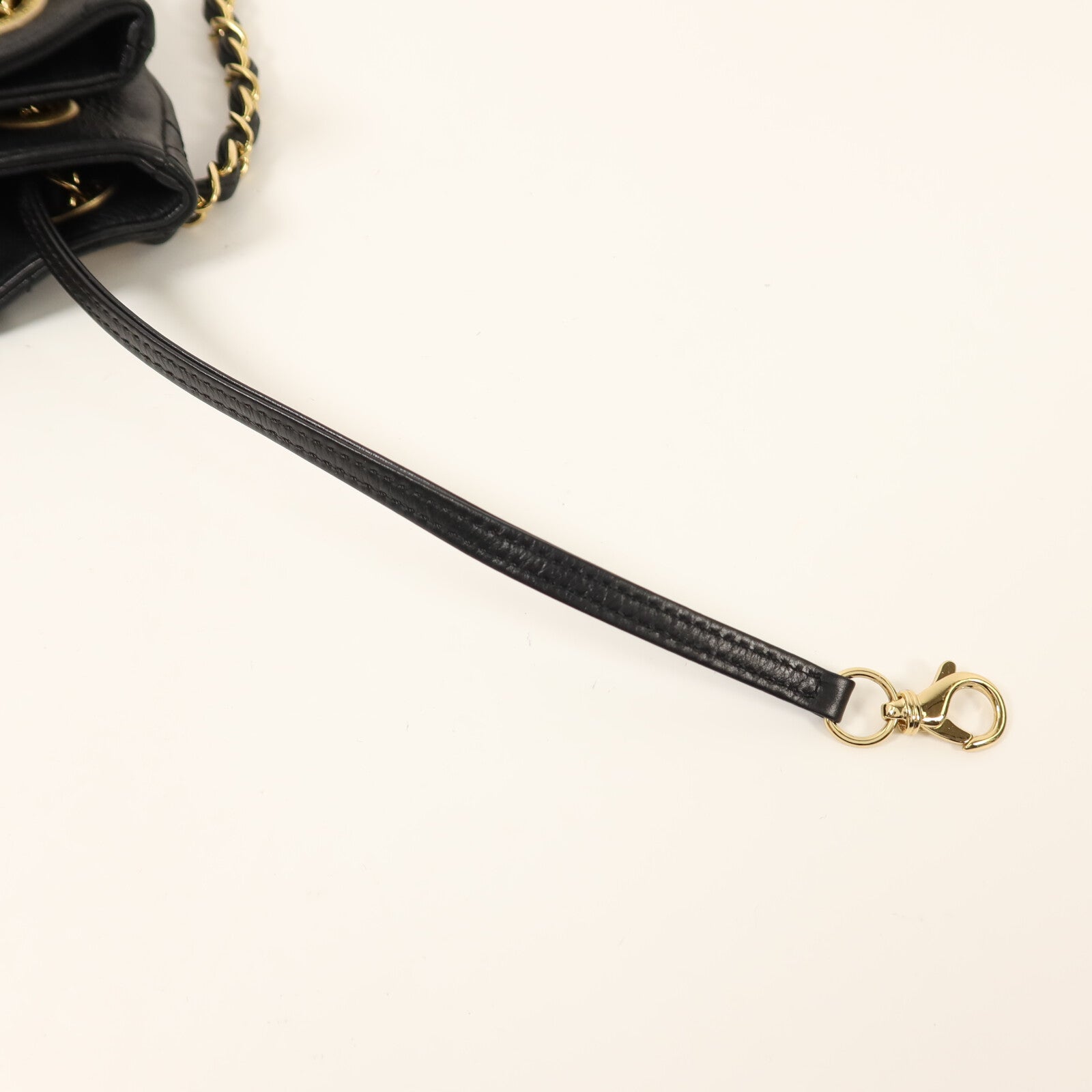 CHANEL 牛皮皮革Bucket Bag鏈帶肩背袋