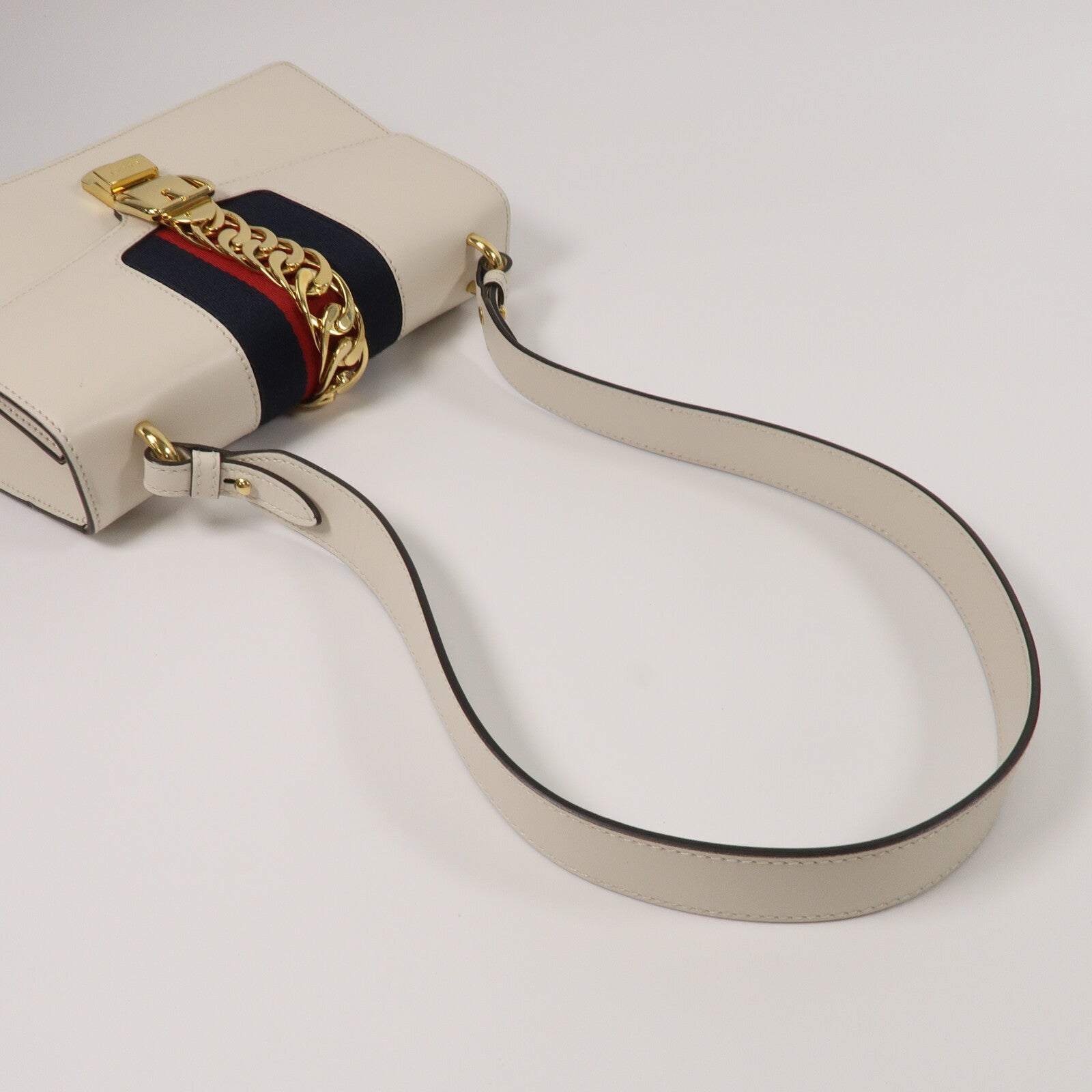 GUCCI 牛皮皮革Sylvie Small肩背袋