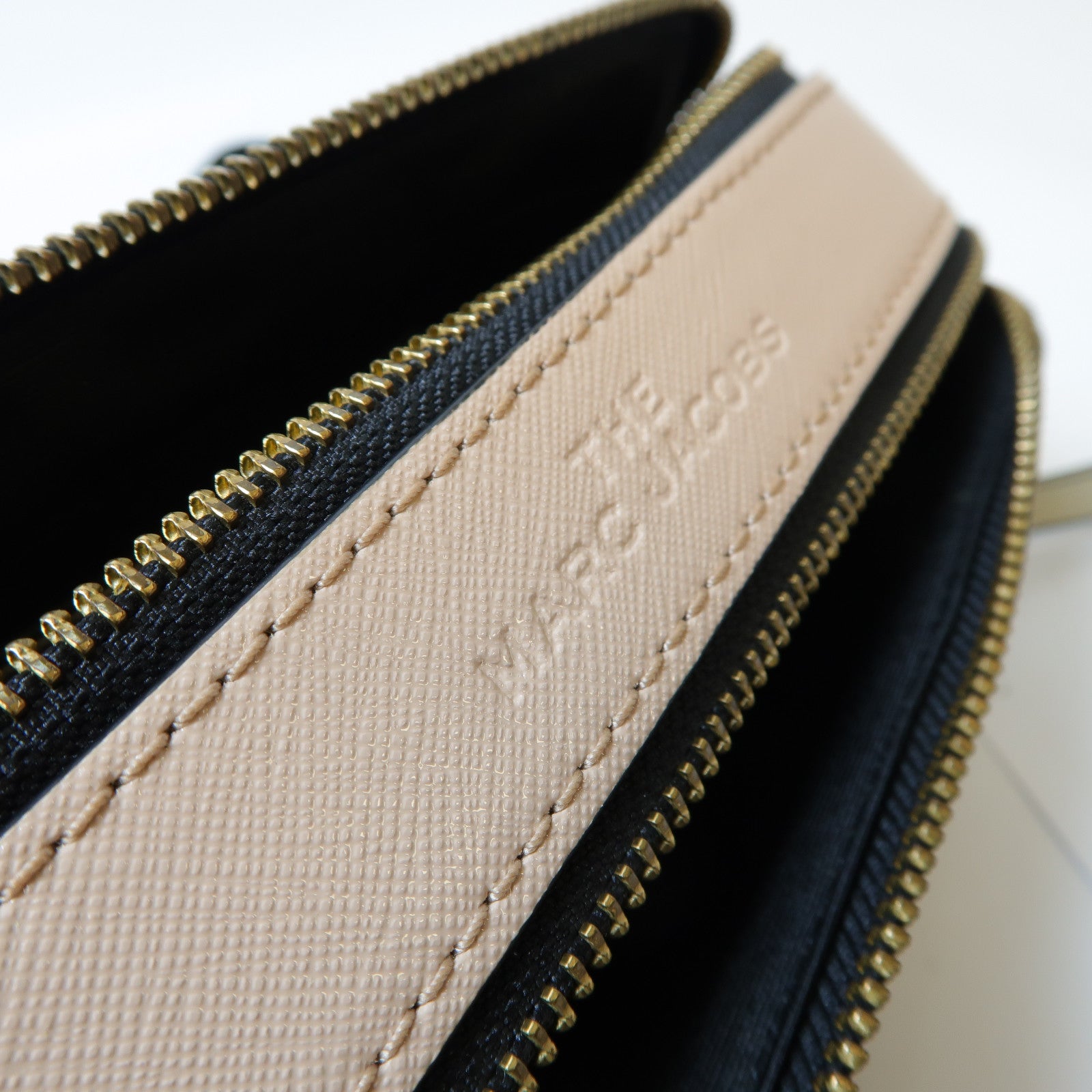 MARC JACOBS 牛皮皮革Camera Bag金扣肩背袋米色