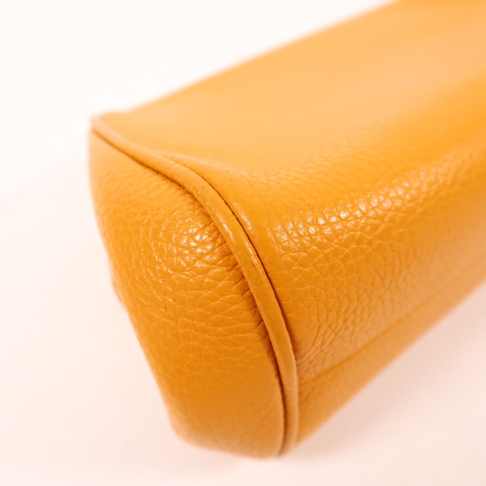 Salvatore Ferragamo 牛皮皮革Shoulder Bag金扣肩背袋