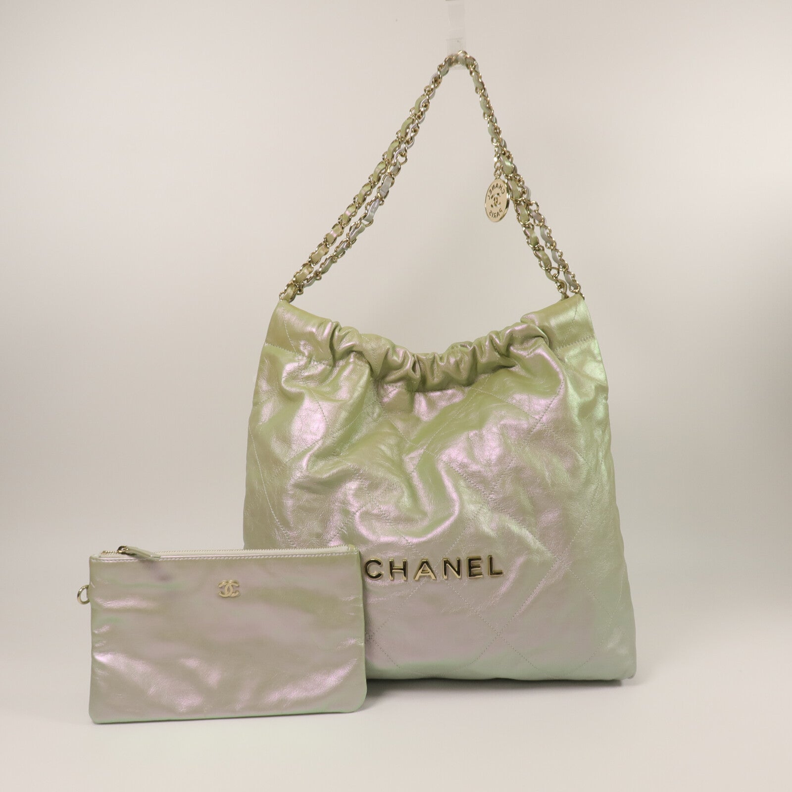 CHANEL 牛皮皮革Chanel 22 Medium鏈帶肩背袋
