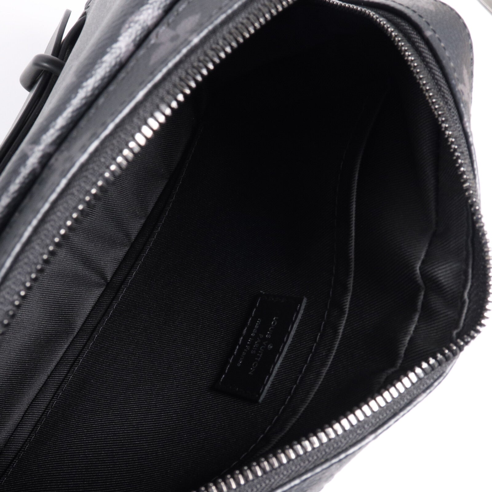 LOUIS VUITTON Monogram Eclipse Steamer肩背袋