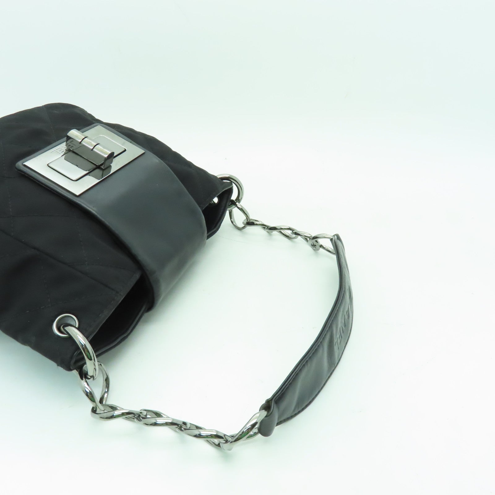 CHANEL 【清倉大減價】尼龍Chain Shoulder Bag銀扣鏈帶肩背袋黑色