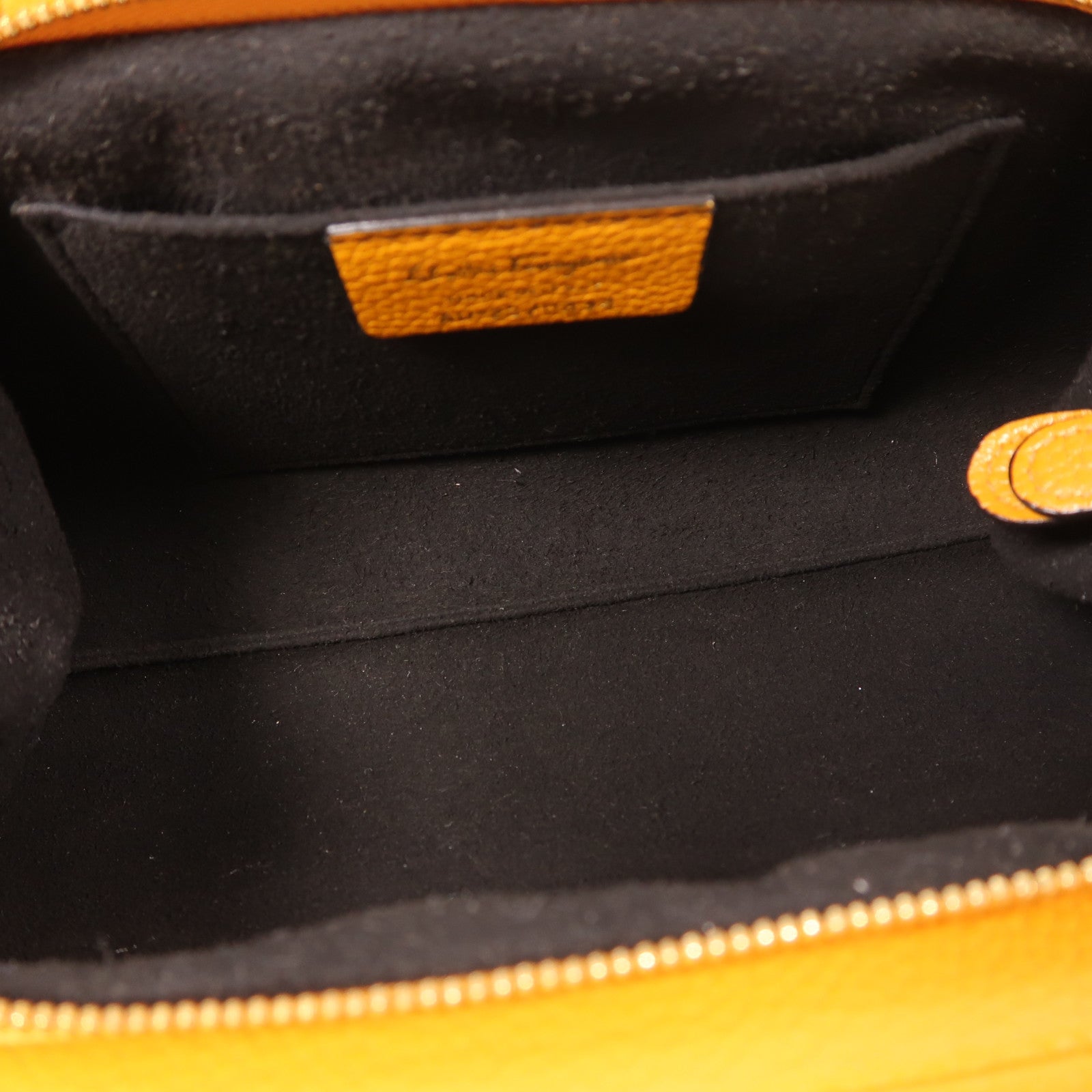 Salvatore Ferragamo 牛皮皮革Shoulder Bag金扣肩背袋