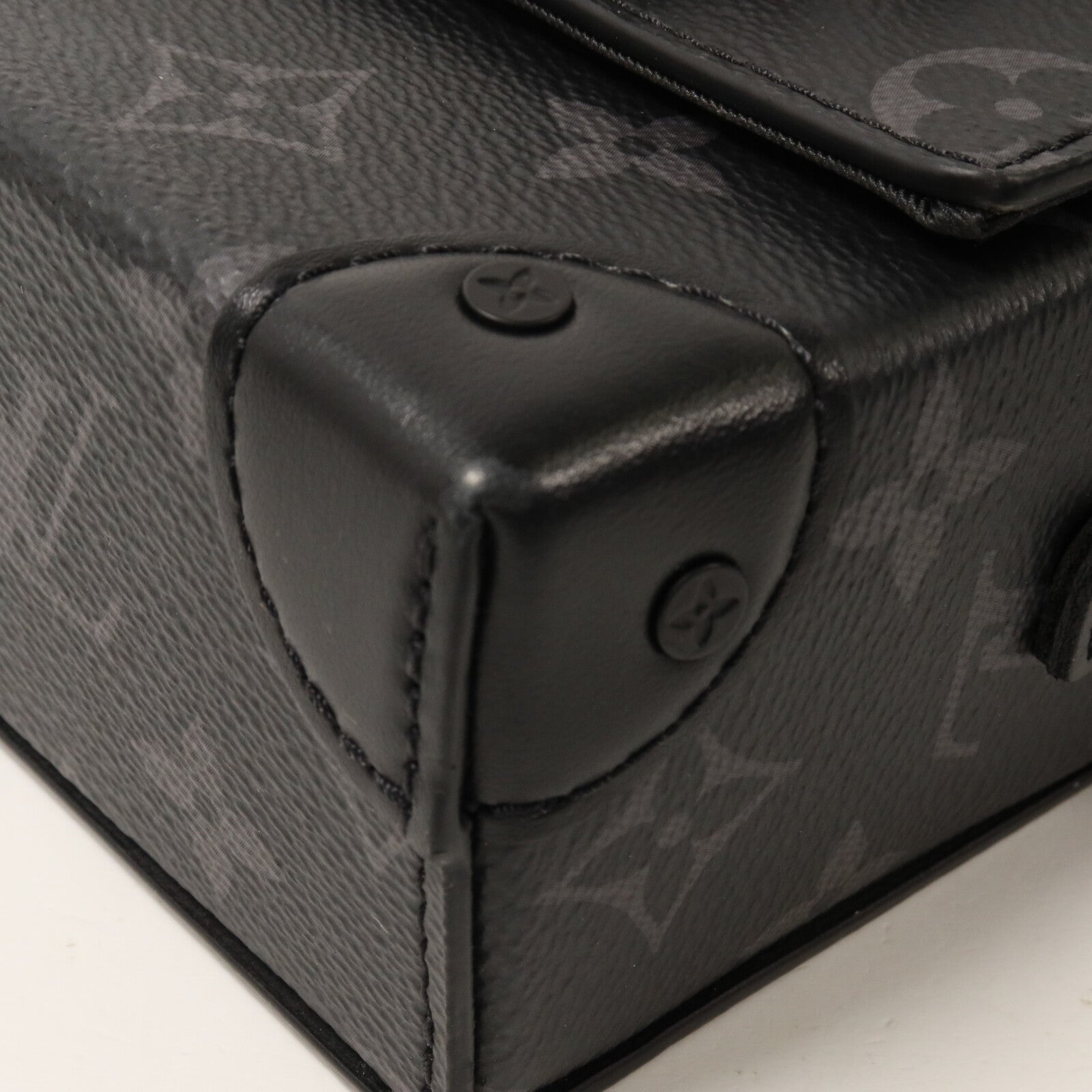 LOUIS VUITTON Monogram Eclipse Steamer Wearable Wallet肩背袋