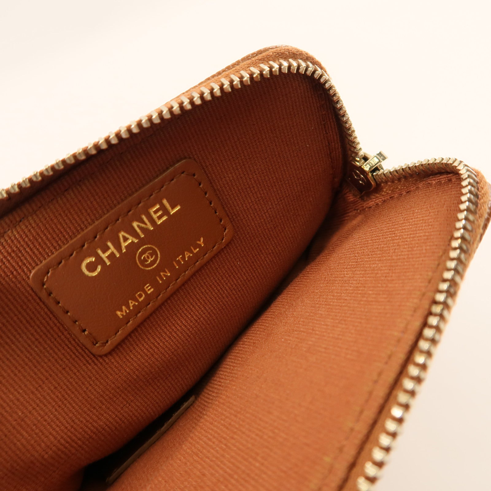 CHANEL 牛皮皮革C19 Wallet金扣錢包啡色