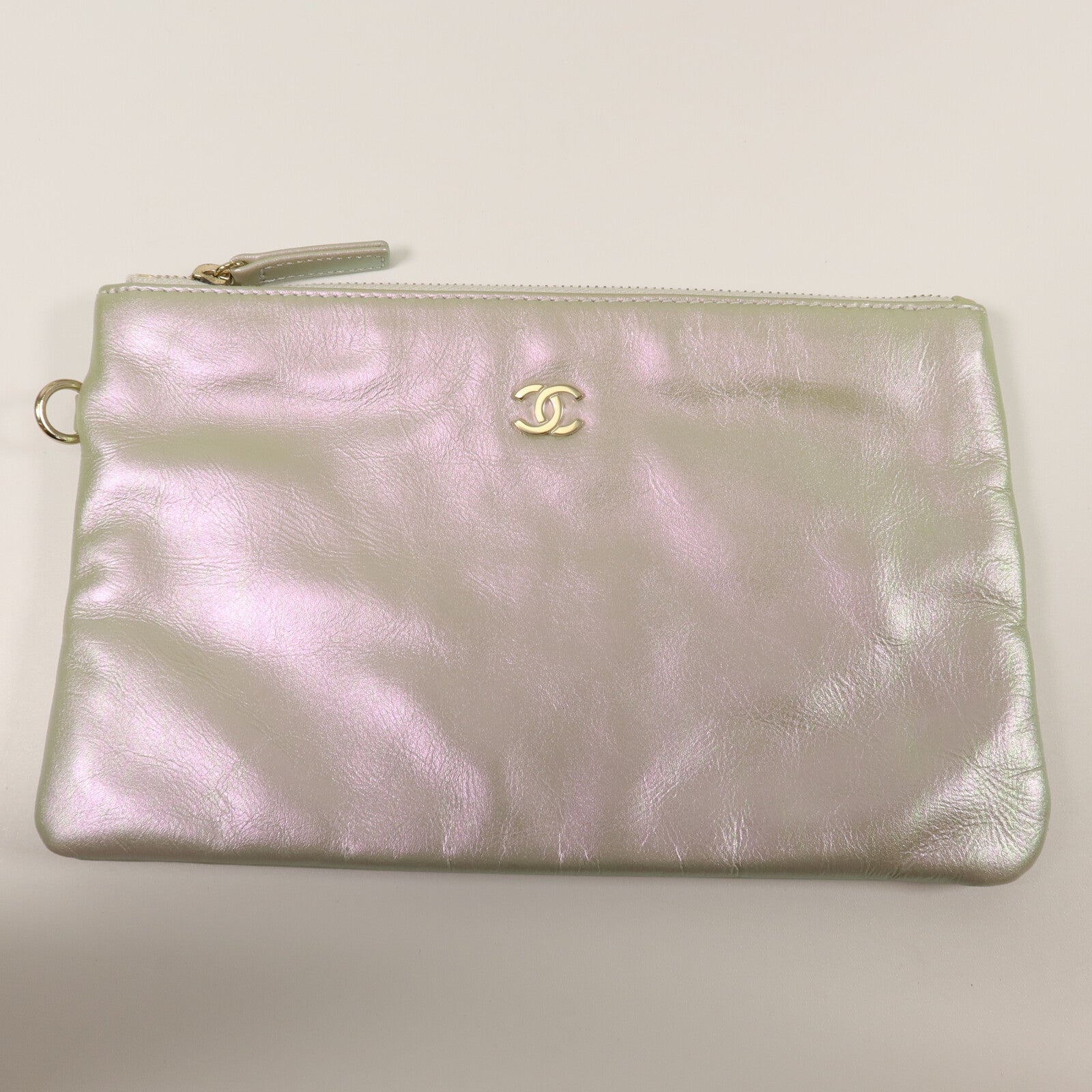 CHANEL 牛皮皮革Chanel 22 Medium鏈帶肩背袋