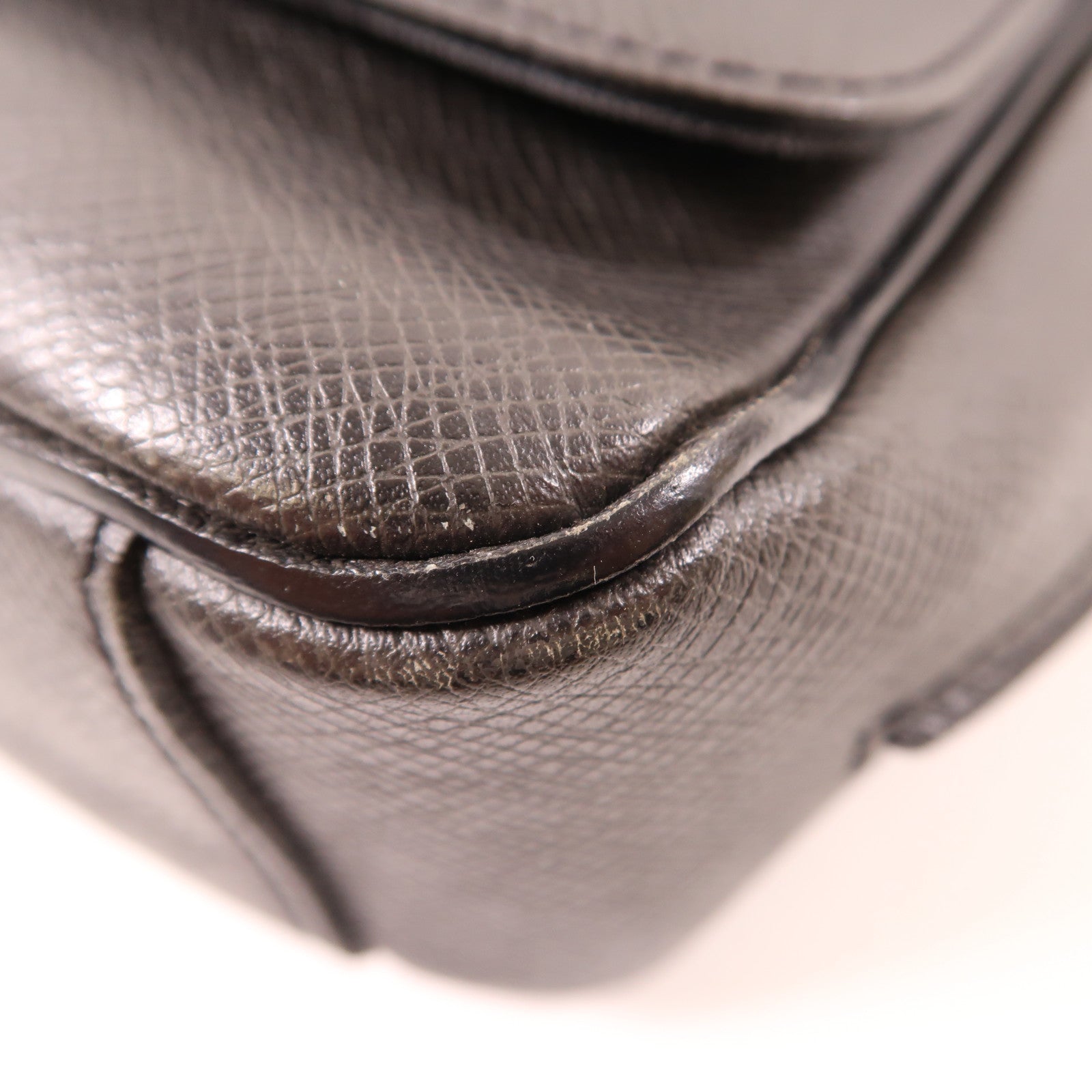 LOUIS VUITTON Taiga Roman PM銀扣肩背袋黑色