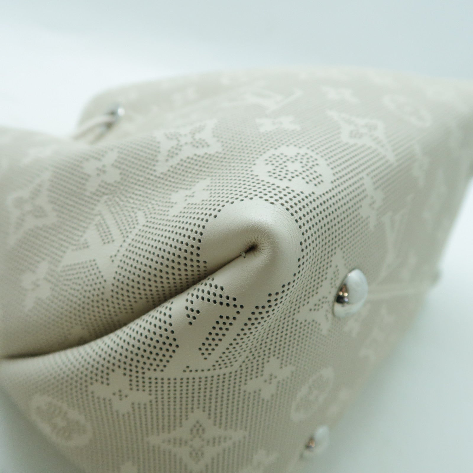 LOUIS VUITTON Mahina Bella銀扣鏈帶手挽肩背兩用袋白色