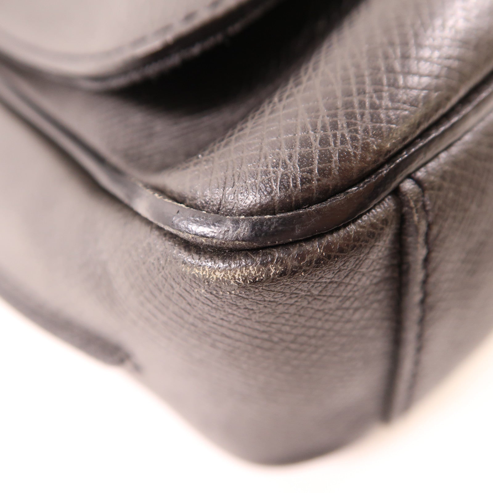 LOUIS VUITTON Taiga Roman PM銀扣肩背袋黑色