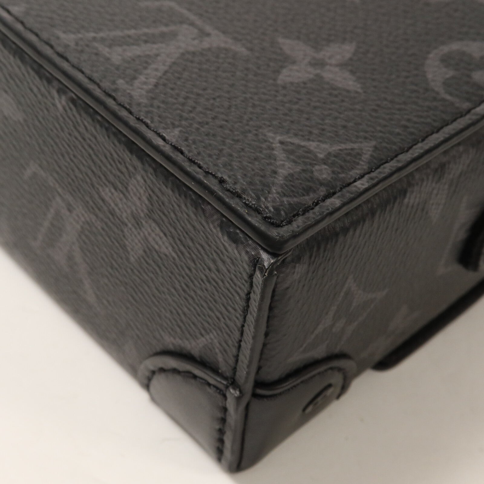 LOUIS VUITTON Monogram Eclipse Steamer Wearable Wallet肩背袋