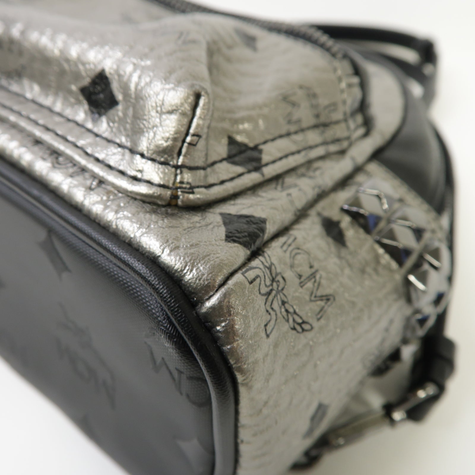 MCM 【激減優惠】牛皮皮革Backpack銀扣背包銀色黒色