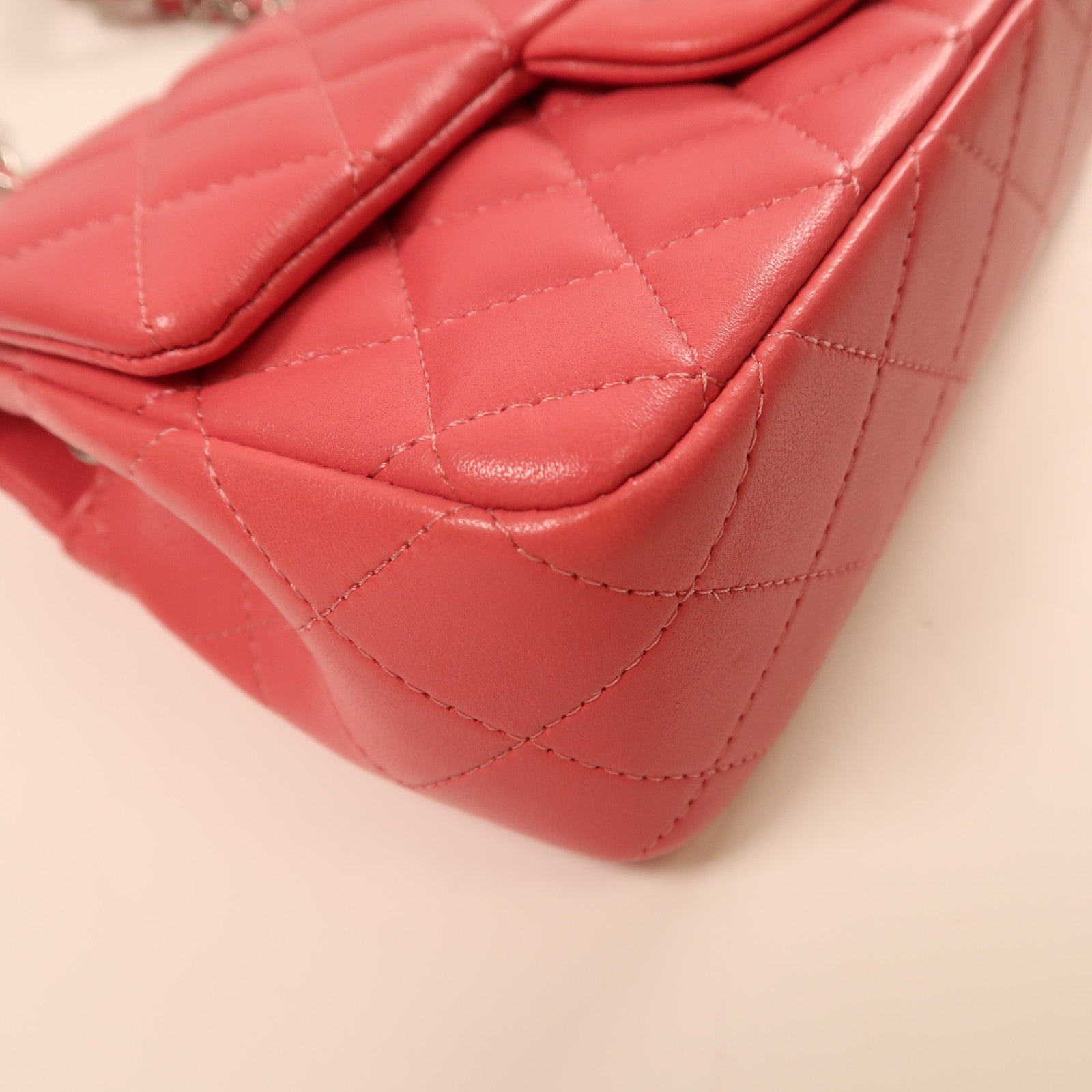 CHANEL 羊皮皮革Mini Classic 20銀扣鏈帶肩背袋粉紅色