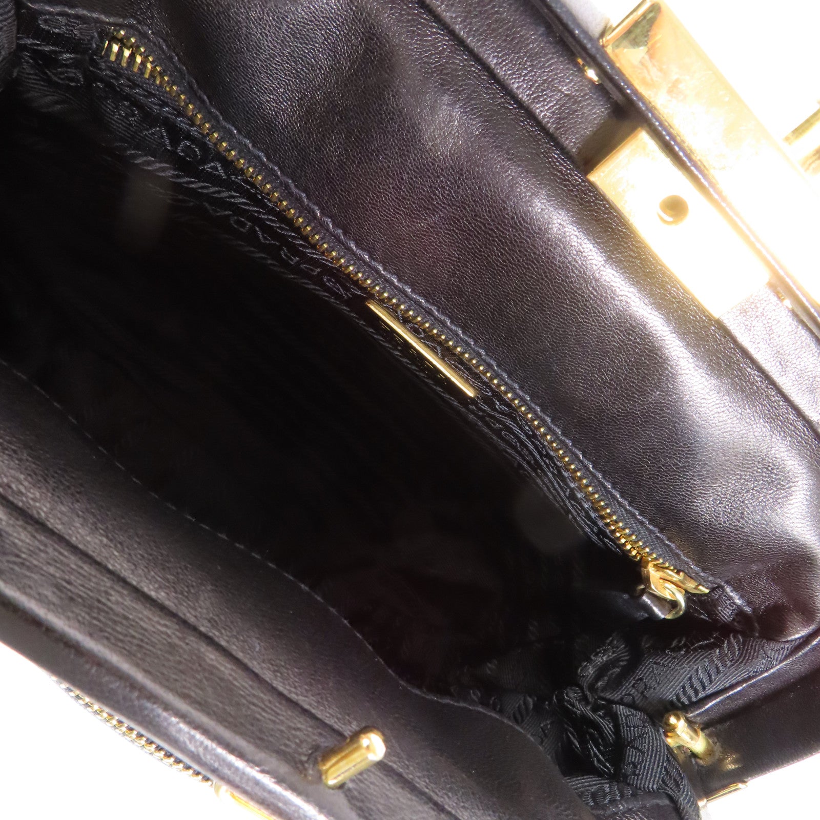 PRADA 羊皮皮革Shoulder Bag金扣肩背袋黑色