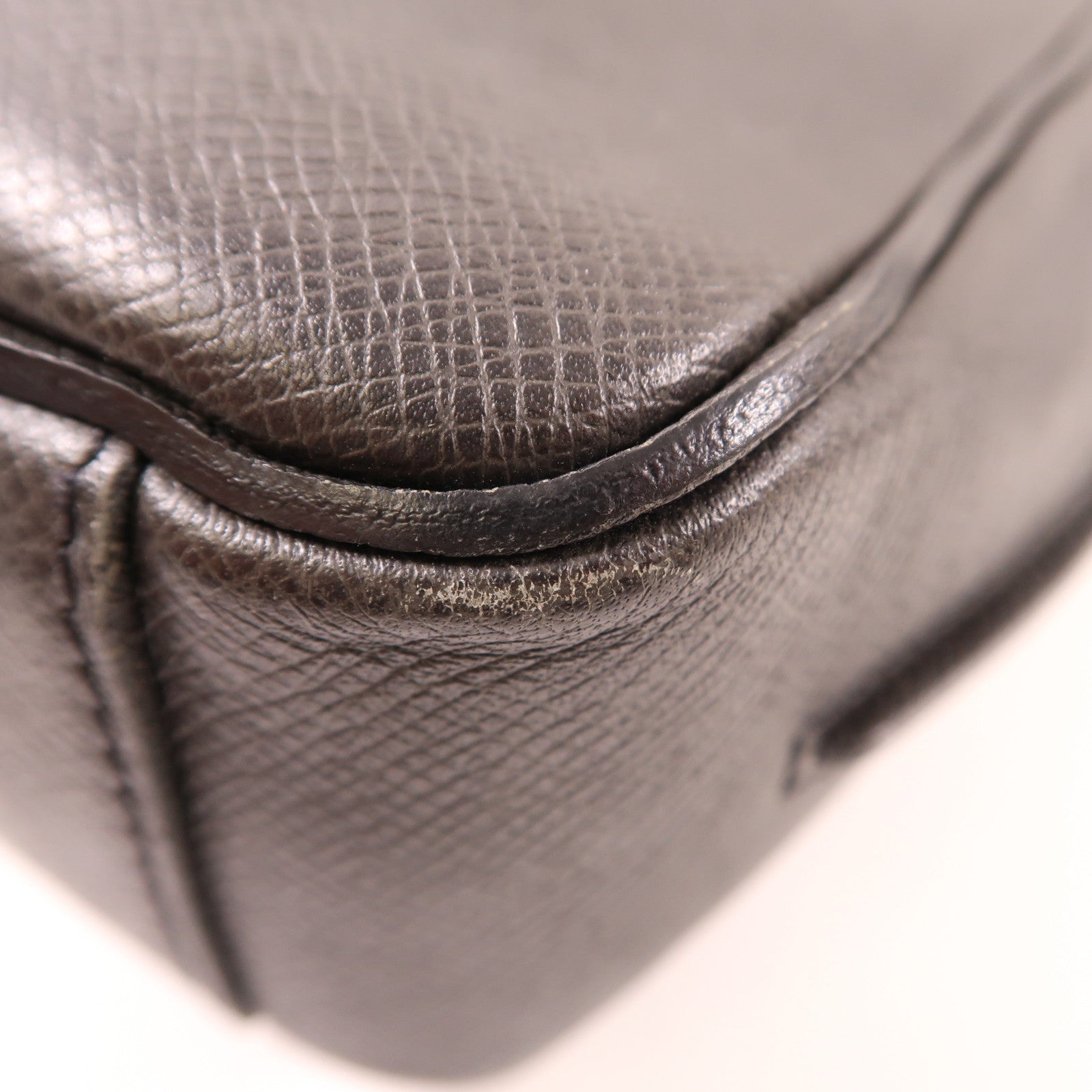 LOUIS VUITTON Taiga Roman PM銀扣肩背袋黑色