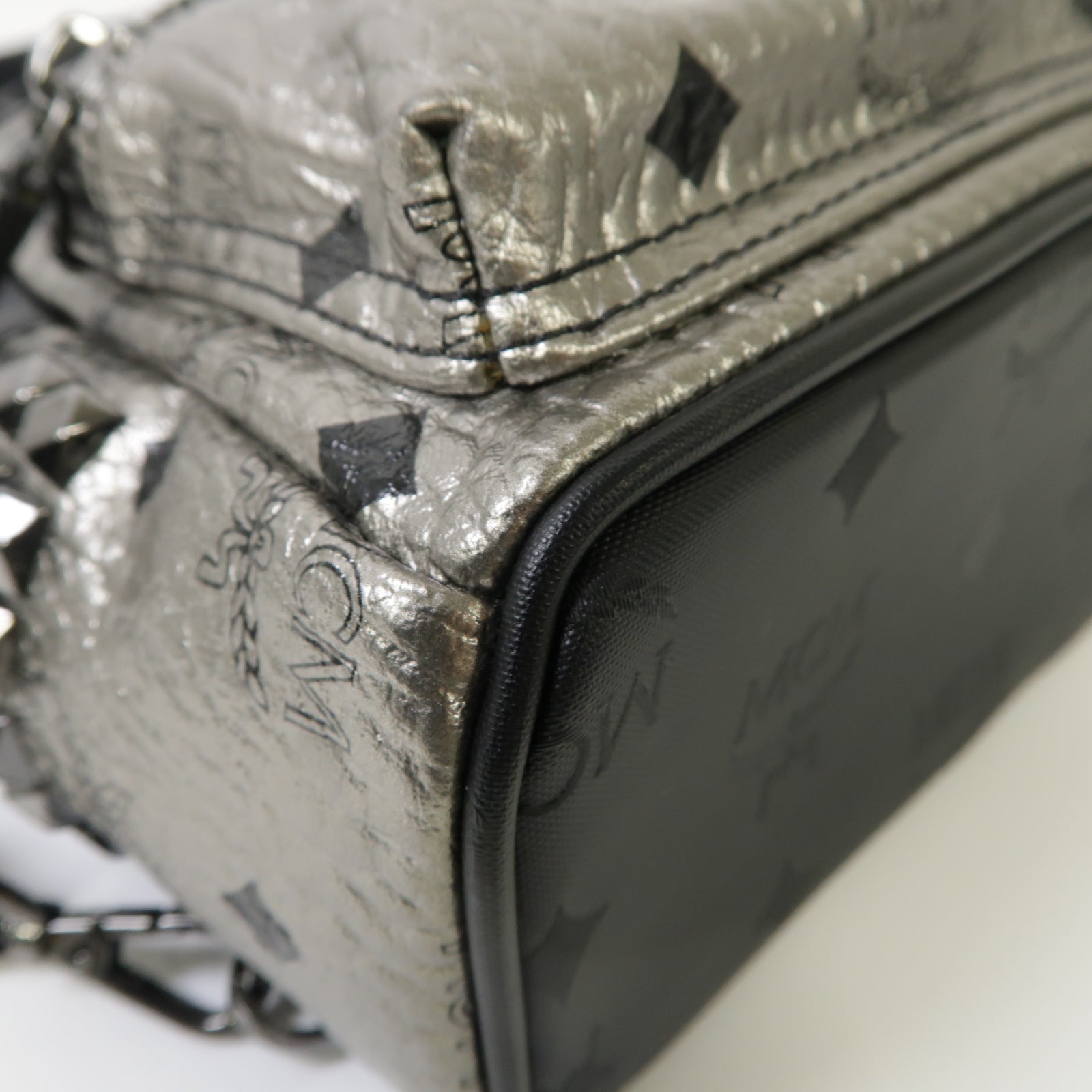 MCM 【激減優惠】牛皮皮革Backpack銀扣背包銀色黒色