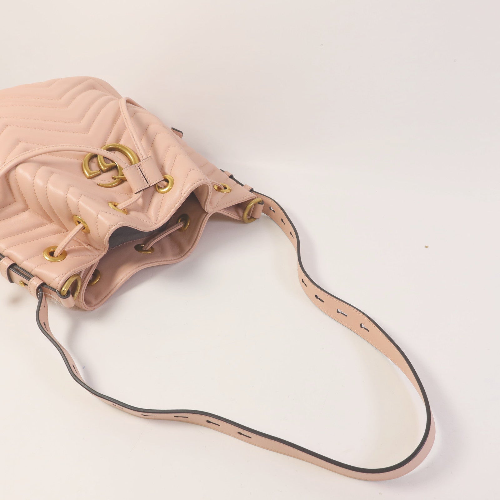 GUCCI 【激減優惠】牛皮皮革GG Marmont Bucket Bag金扣肩背袋