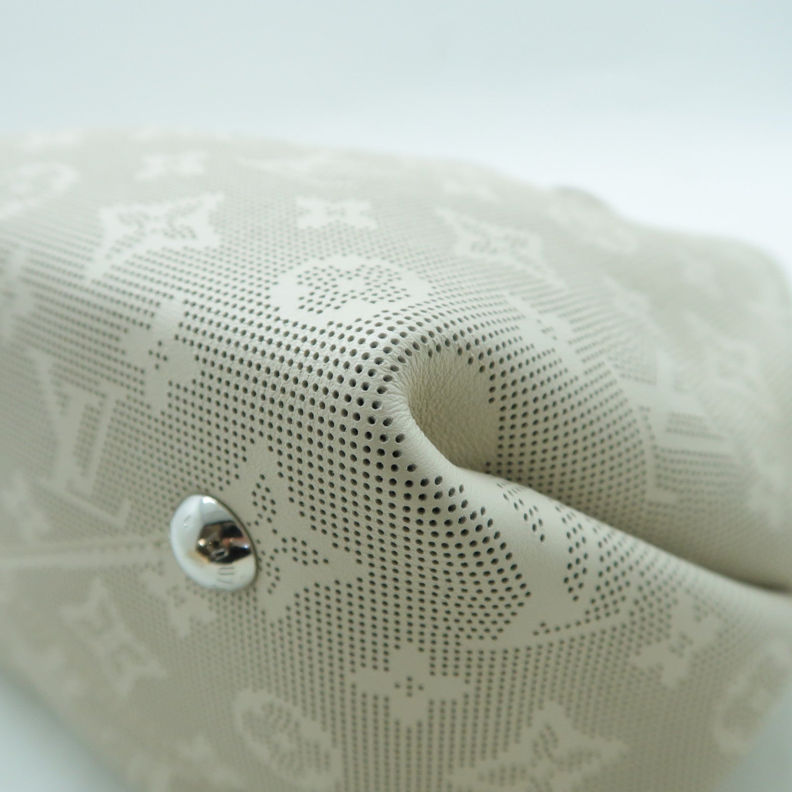 LOUIS VUITTON Mahina Bella銀扣鏈帶手挽肩背兩用袋白色
