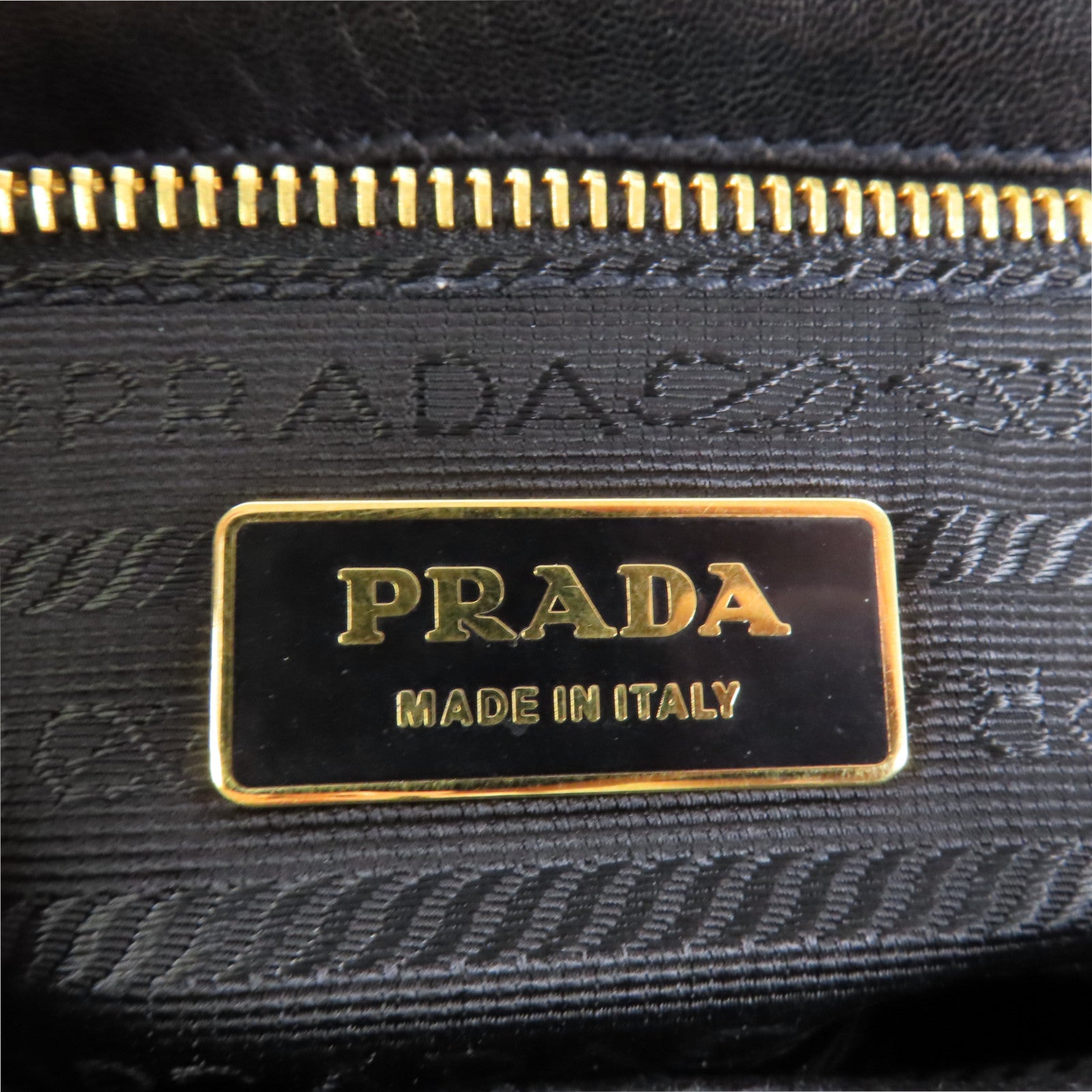 PRADA 羊皮皮革Shoulder Bag金扣肩背袋黑色