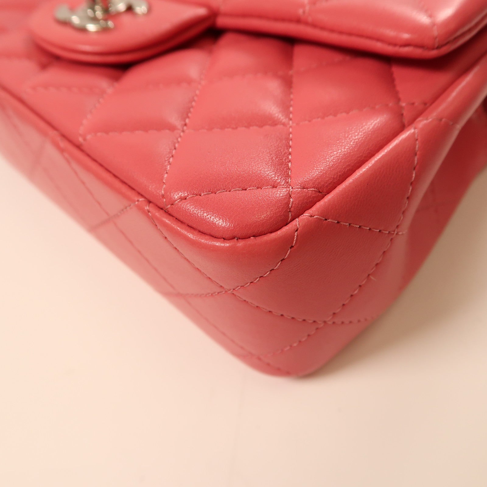 CHANEL 羊皮皮革Mini Classic 20銀扣鏈帶肩背袋粉紅色