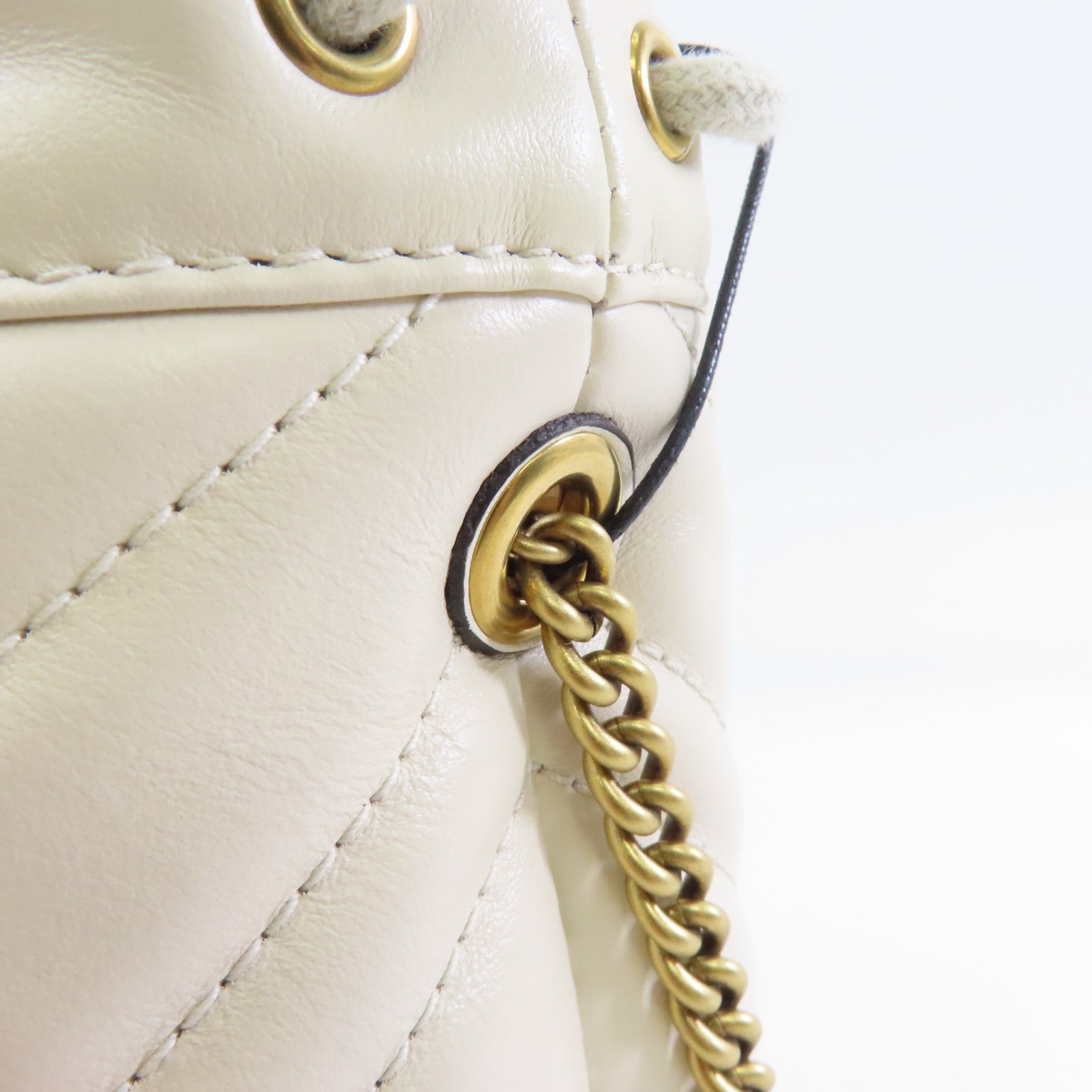 GUCCI 【激減優惠】牛皮皮革GG Marmont金扣鏈帶肩背袋白色