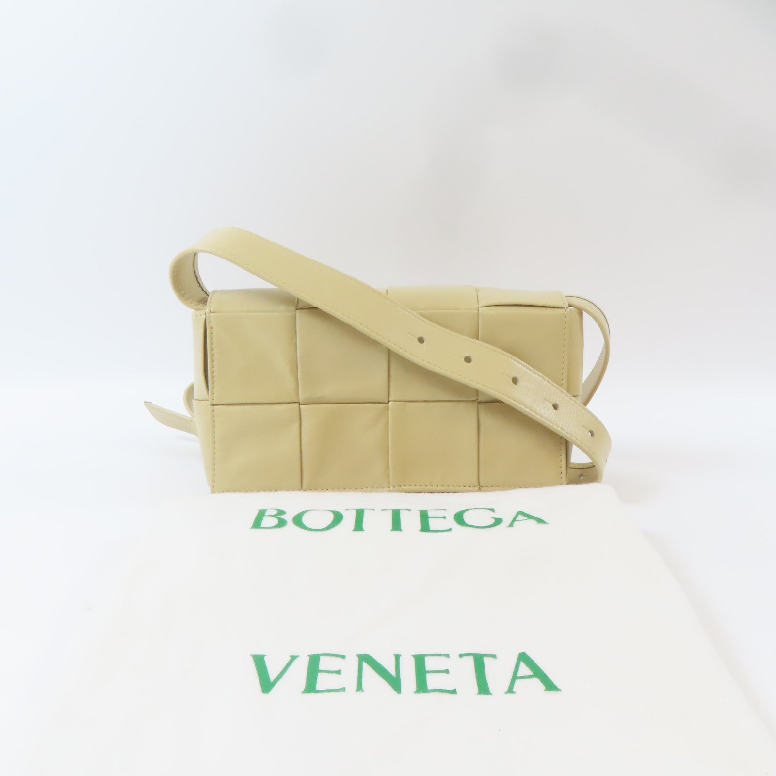 BOTTEGA VENETA 皮革Cassette Belt Bag肩背袋米色